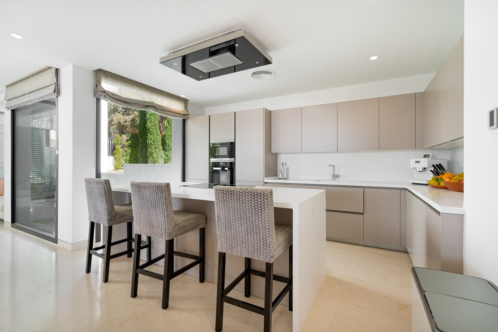  Image of Villa - 5 Bedrooms - 5 Bathrooms for sale in Malaga-Benahavis-Spain, Image 12