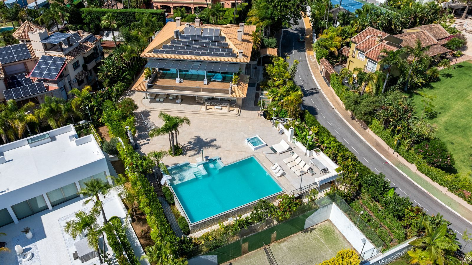 Image of Villa - 7 Bedrooms - 5 Bathrooms for Sale in Malaga-Marbella-Spain, Image 2