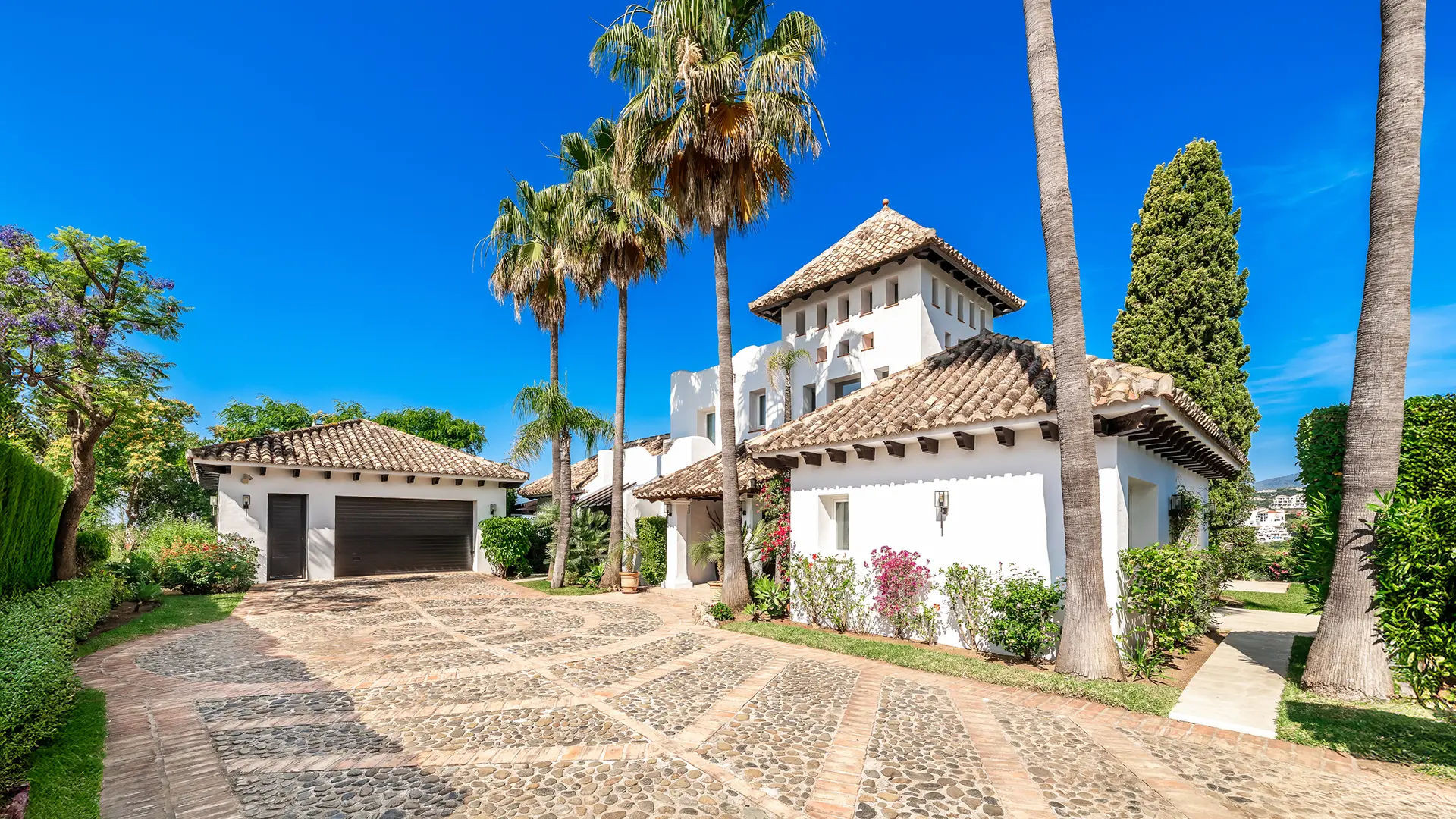 Image of Villa - 4 Bedrooms - 5 Bathrooms for Sale in Malaga-Benahavis-Spain, Image 3