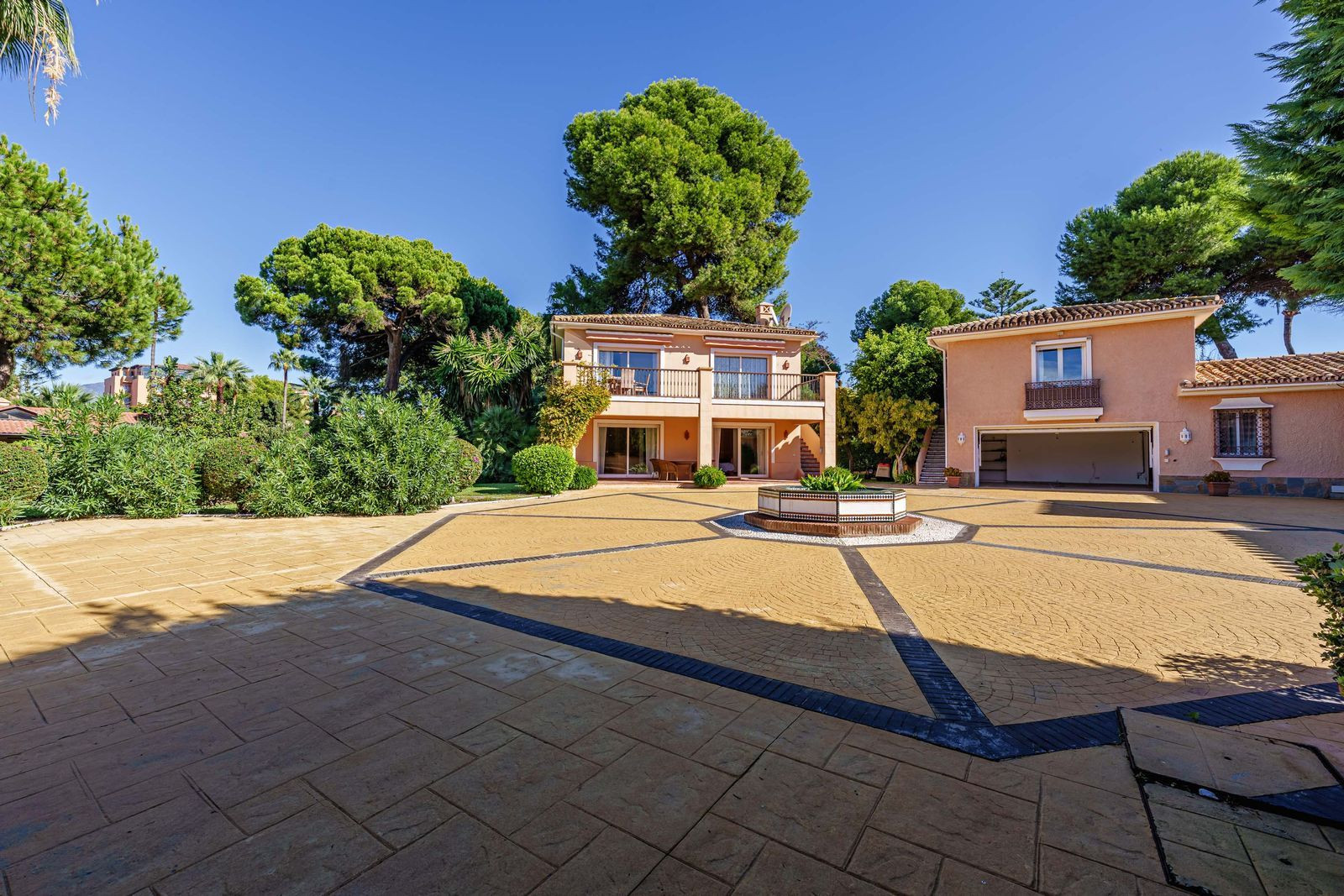  Image of Villa - 9 Bedrooms - 9 Bathrooms for sale in Malaga-Estepona-Spain, Image 46