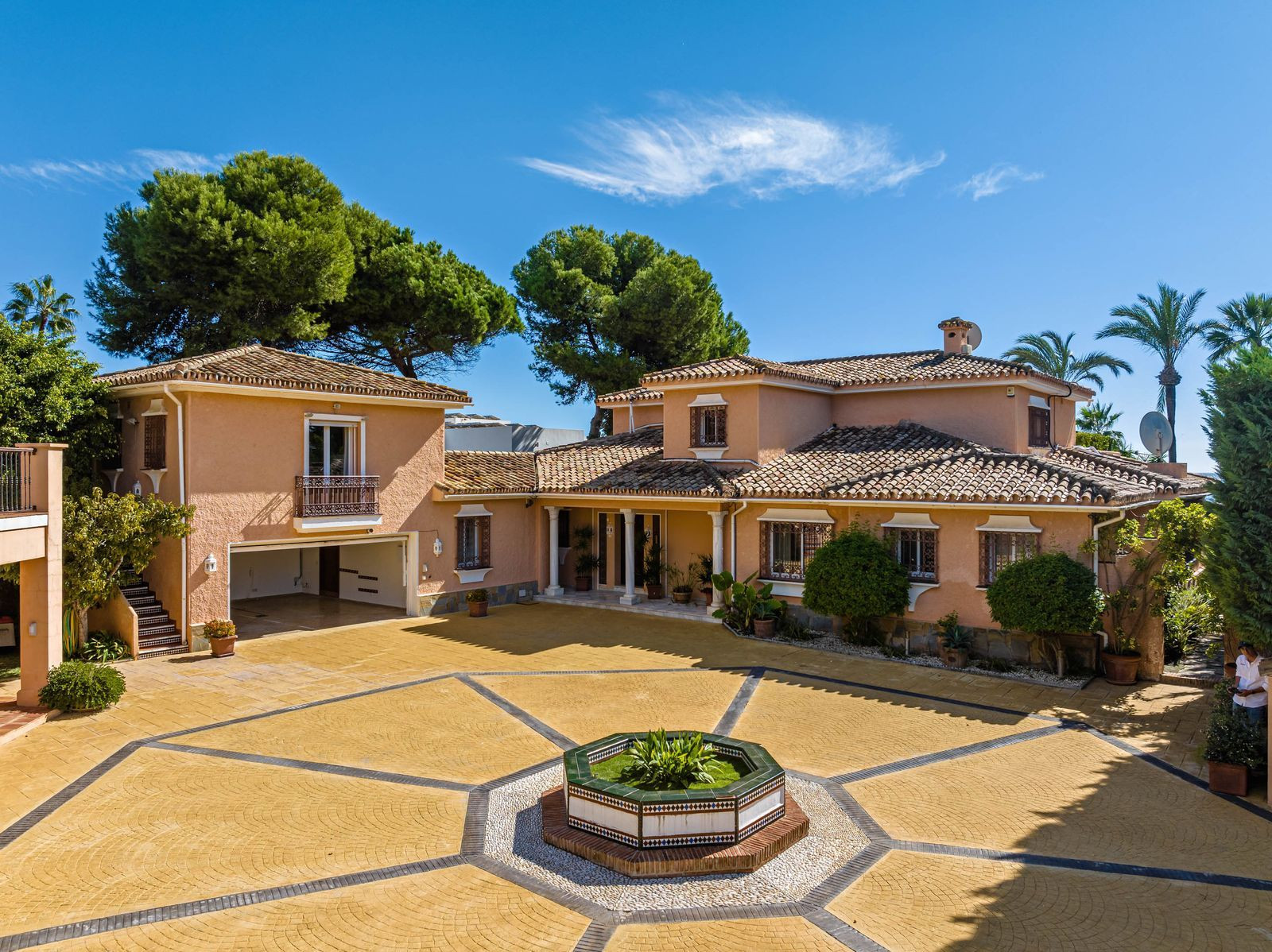 Image of Villa - 9 Bedrooms - 9 Bathrooms for Sale in Malaga-Estepona-Spain, Image 4