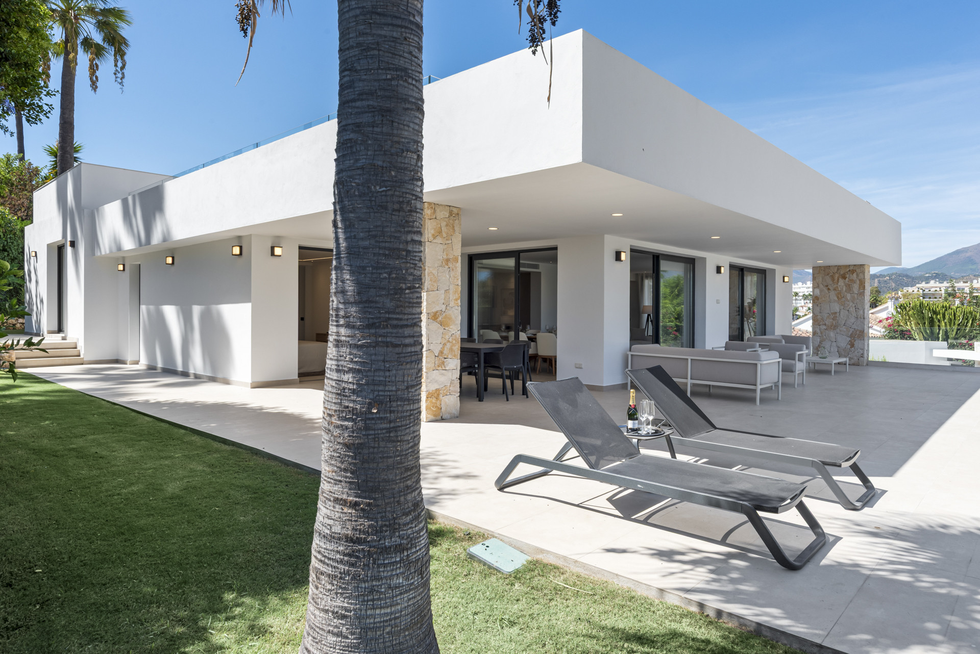  Image of Villa - 4 Bedrooms - 4 Bathrooms for sale in Malaga-San Pedro de Alcantara-Spain, Image 40