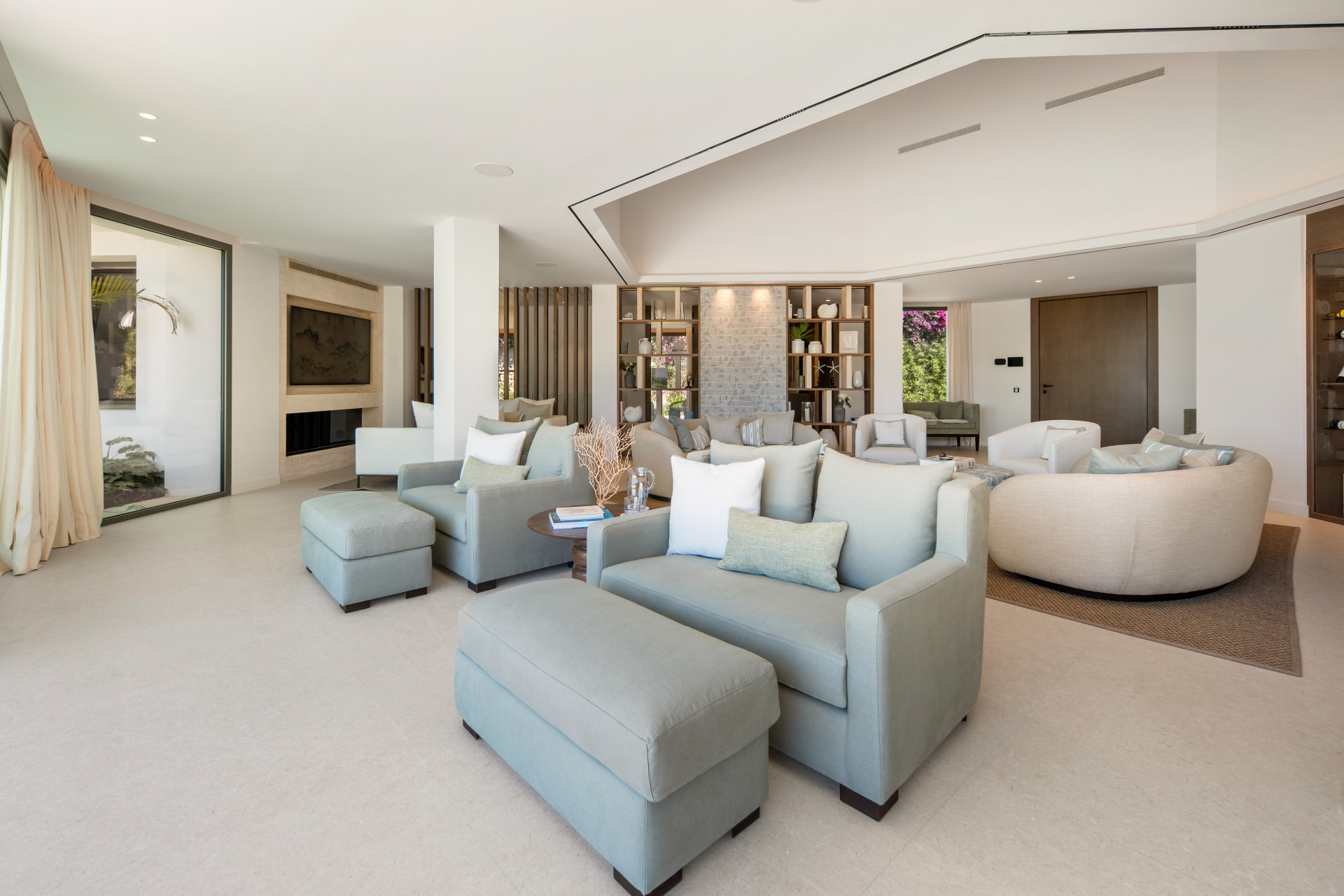 Image of Villa - 6 Bedrooms - 6 Bathrooms for Sale in Malaga-Benahavis-Spain, Image 3