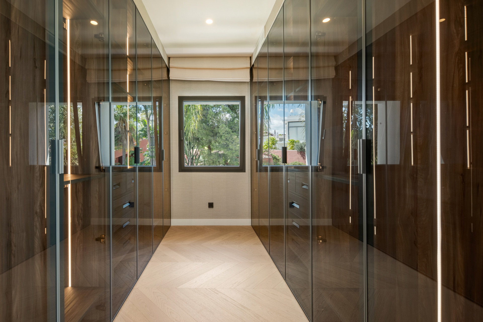  Image of Villa - 6 Bedrooms - 6 Bathrooms for sale in Malaga-Benahavis-Spain, Image 13