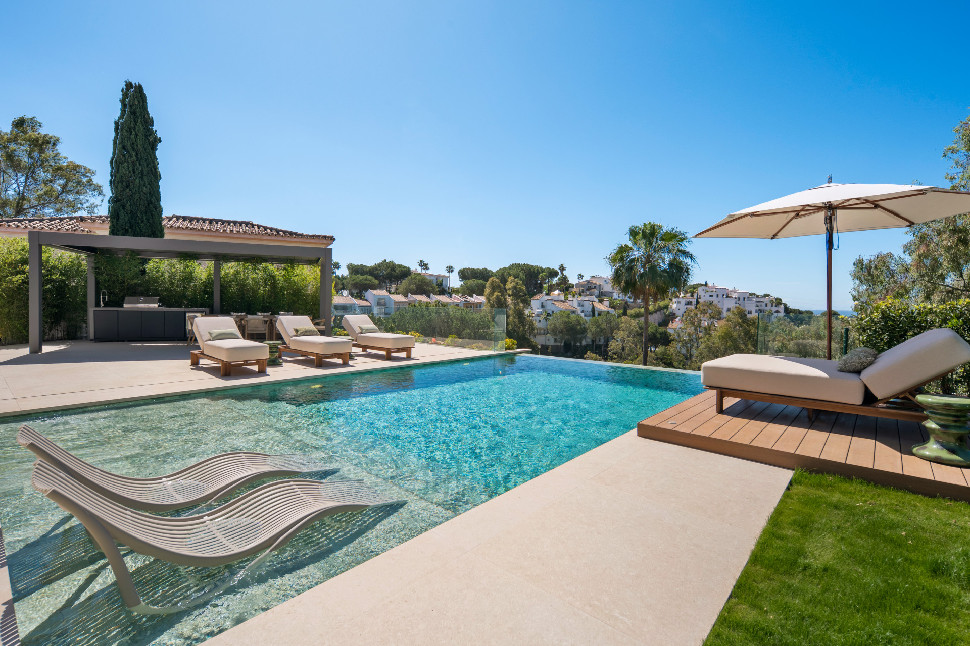  Image of Villa - 6 Bedrooms - 6 Bathrooms for sale in Malaga-Benahavis-Spain, Image 9