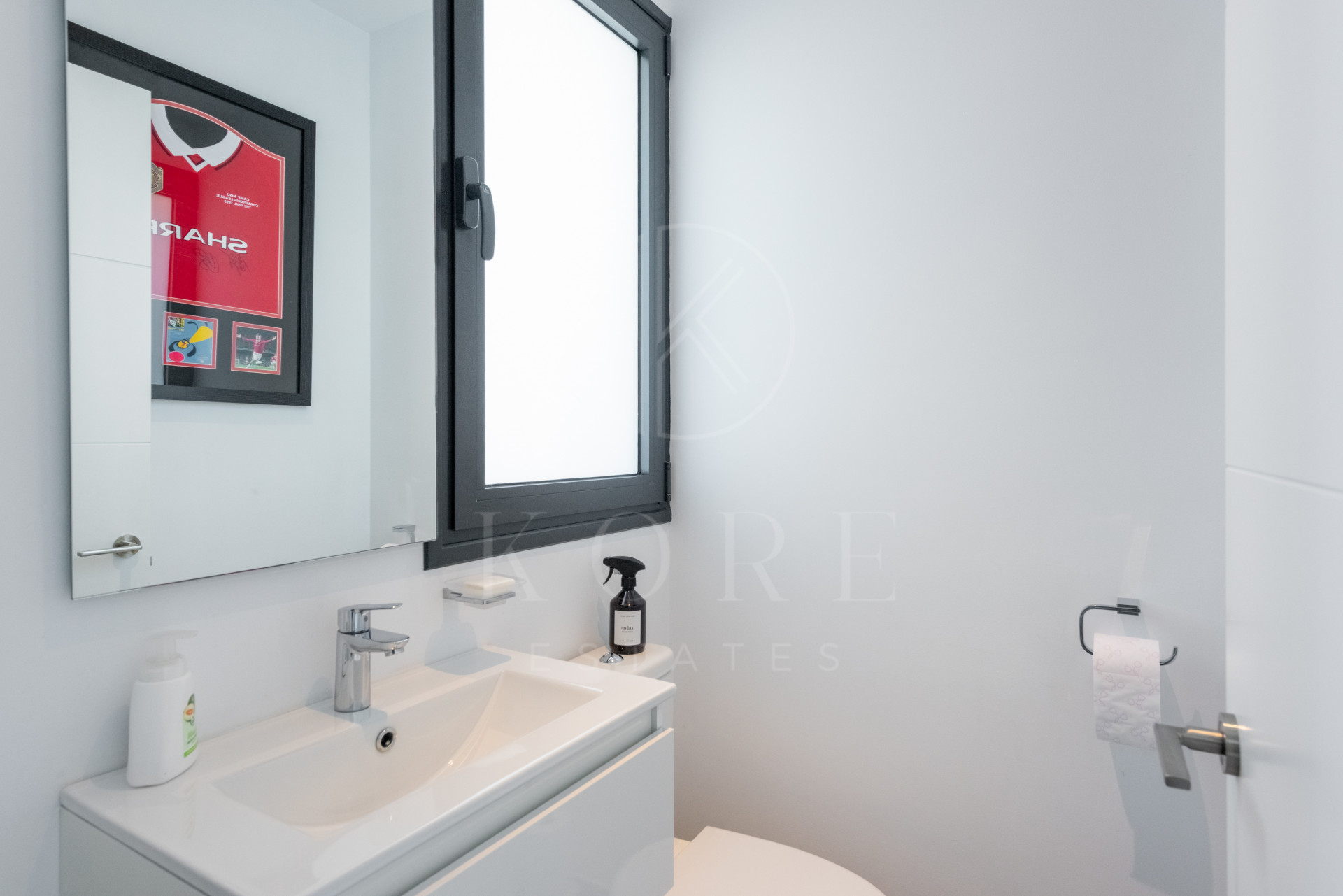 This contemporary four-bedroom detached villa, located in Atalaya Isdabe, is a perfect blend of comfort and luxury