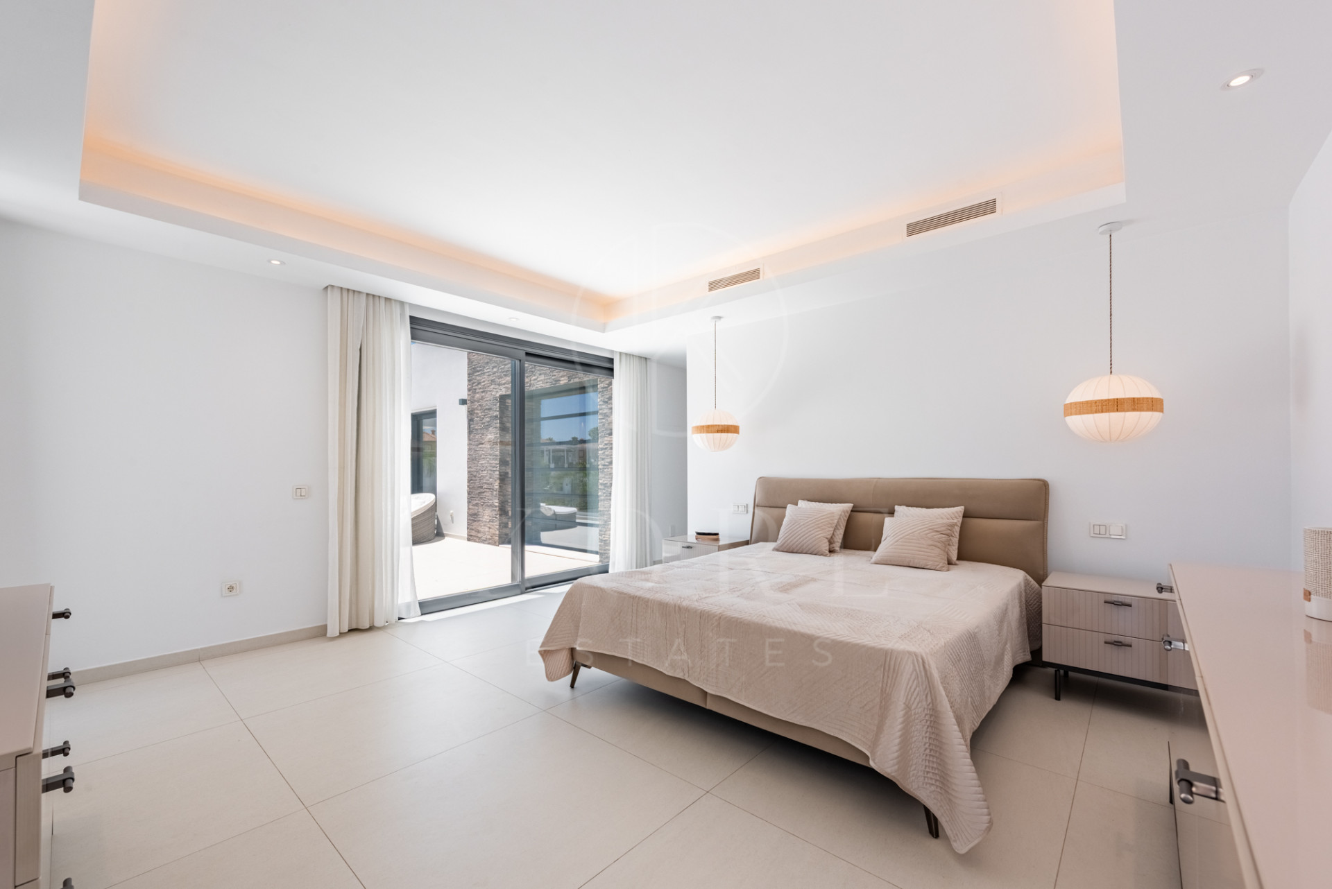 Spacious Contemporary Villa in the Heart of the Golden Triangle!