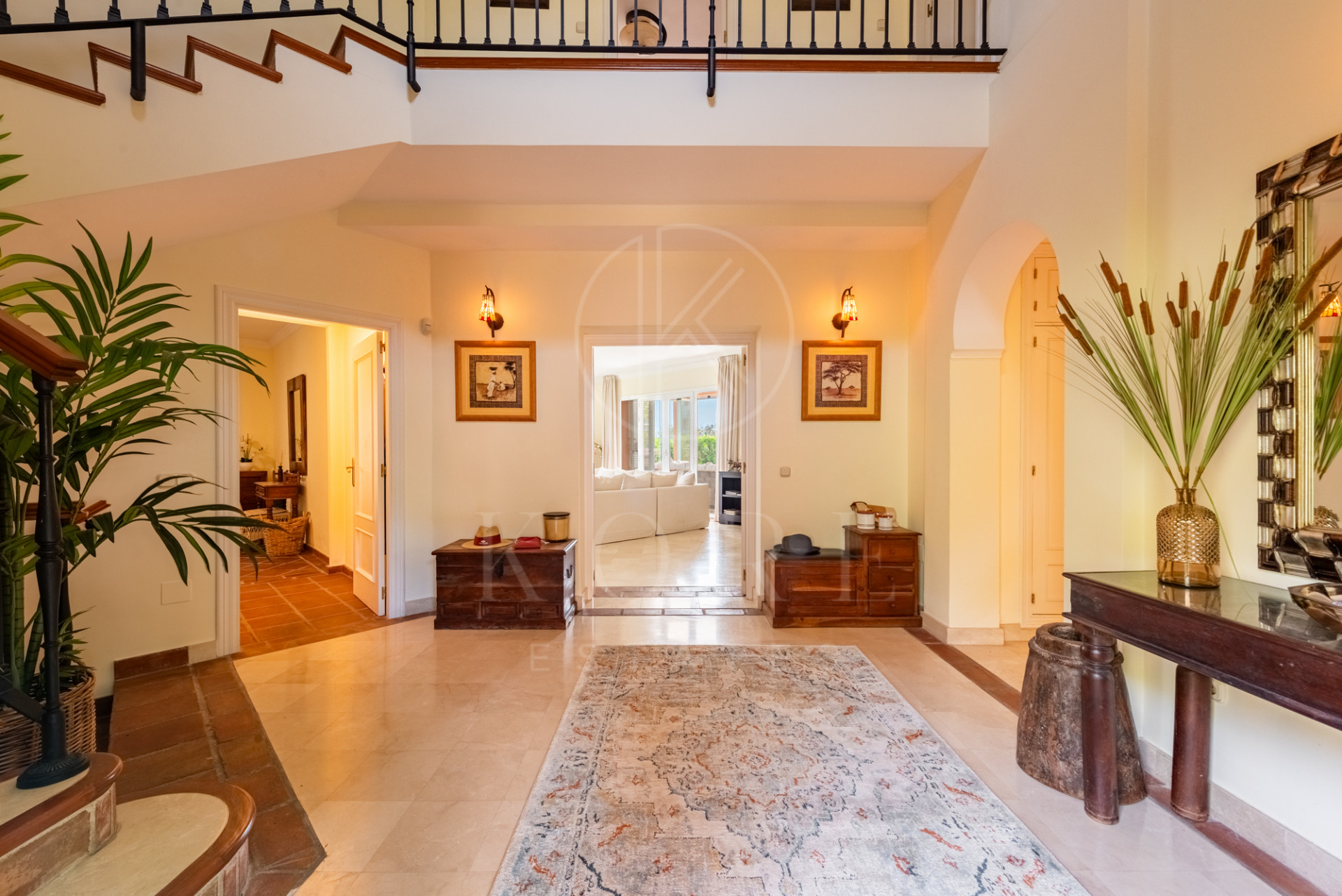 Exclusiva villa adosada en primera línea de playa en La Perla de la Bahía, Casares