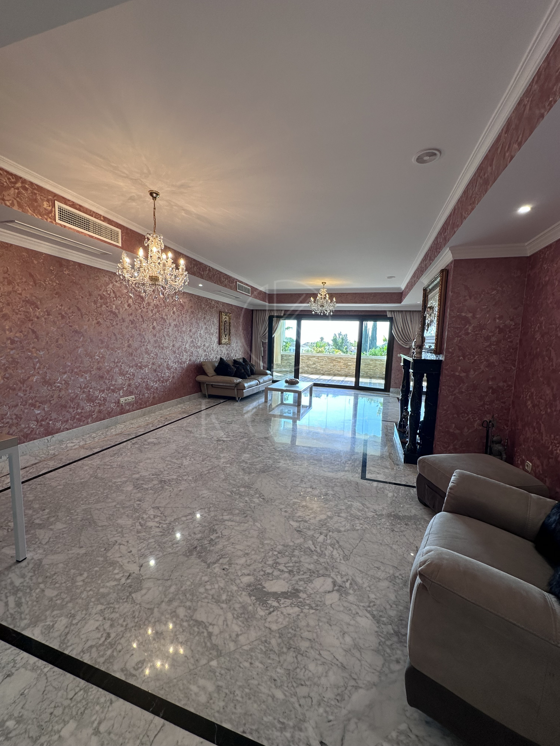 Apartment for sale in Marbella Golden Mile, Marbella