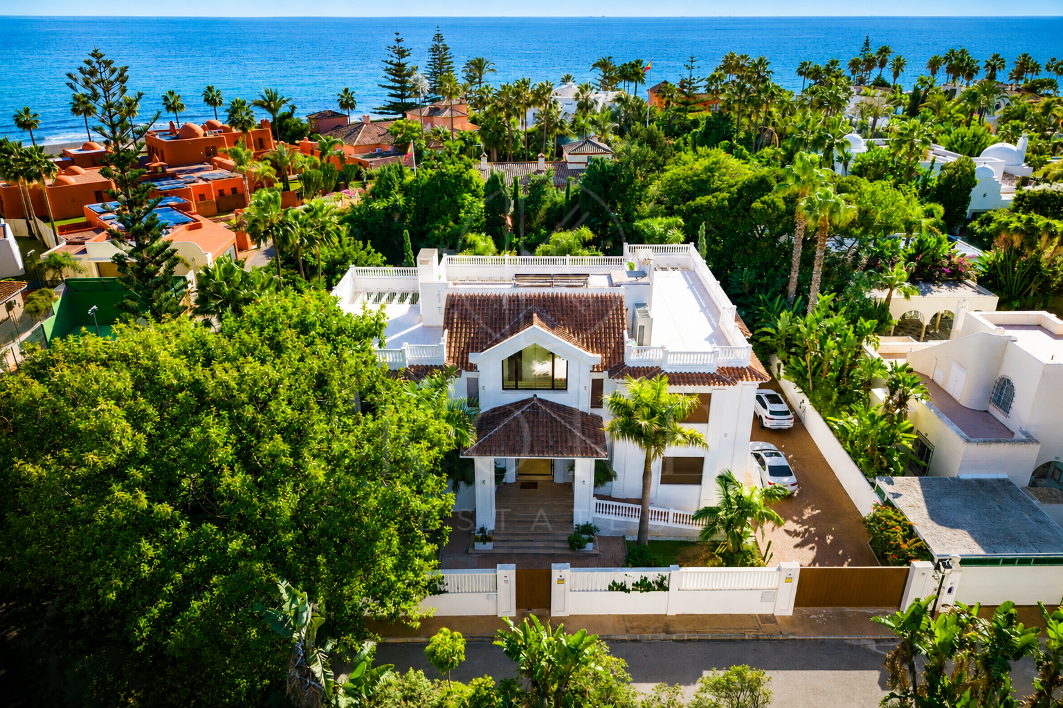 Excepcional Villa junto a la Playa en Guadalmina Baja