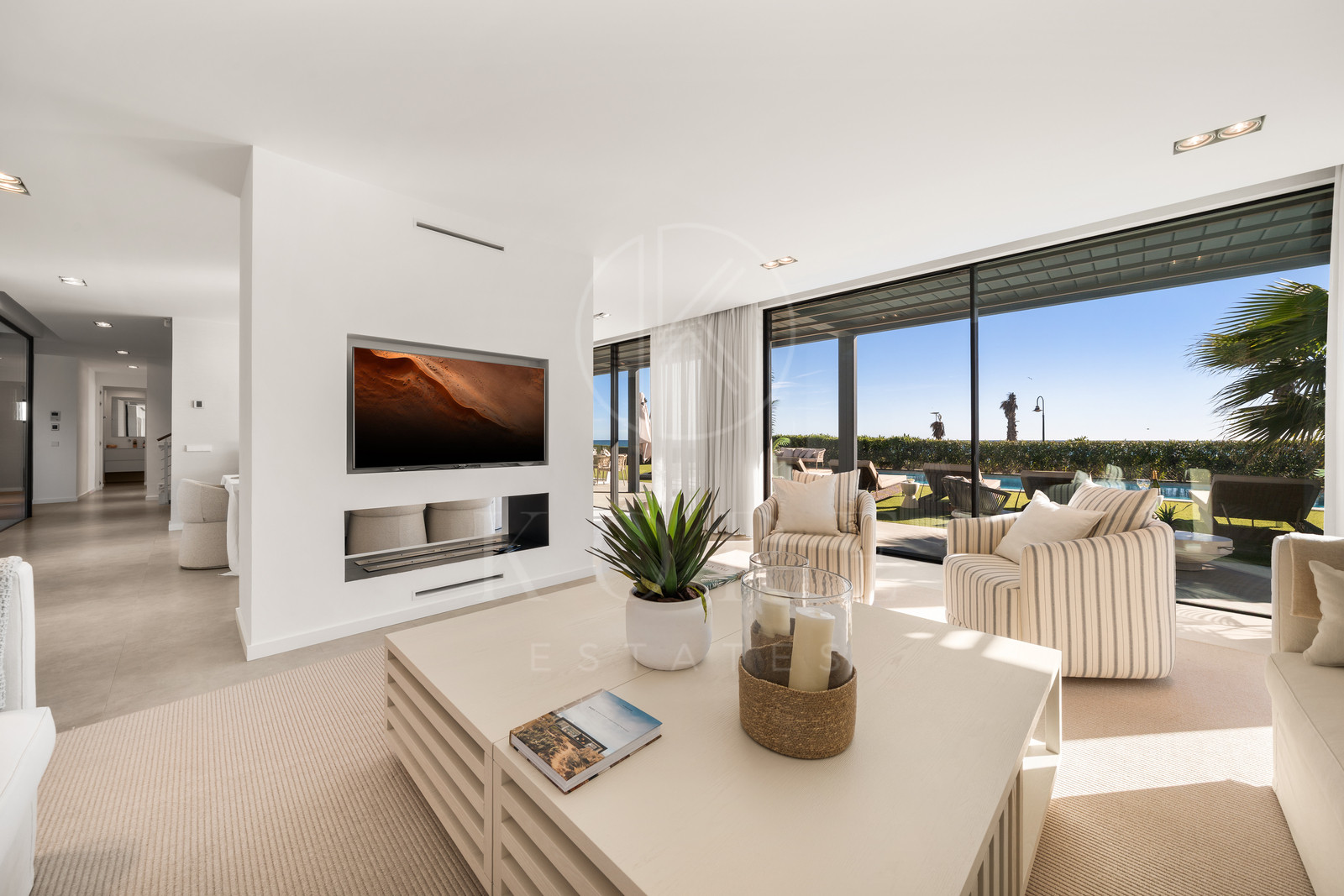 Contemporary Beachfront Masterpiece with Panoramic Sea Views – New Golden Mile