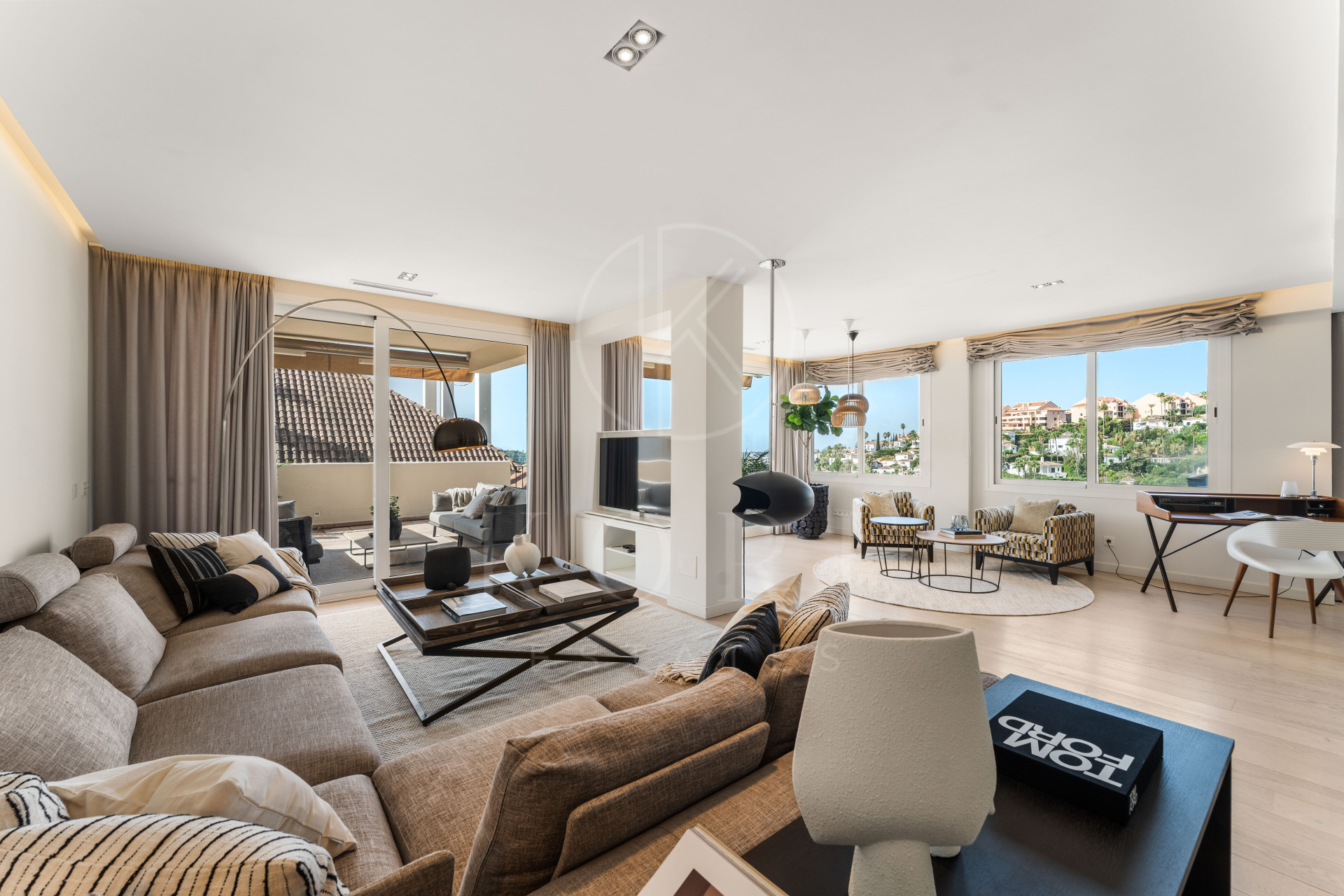 Luxury 4-Bedroom Duplex with Panoramic Sea Views in Aloha Hill Club
