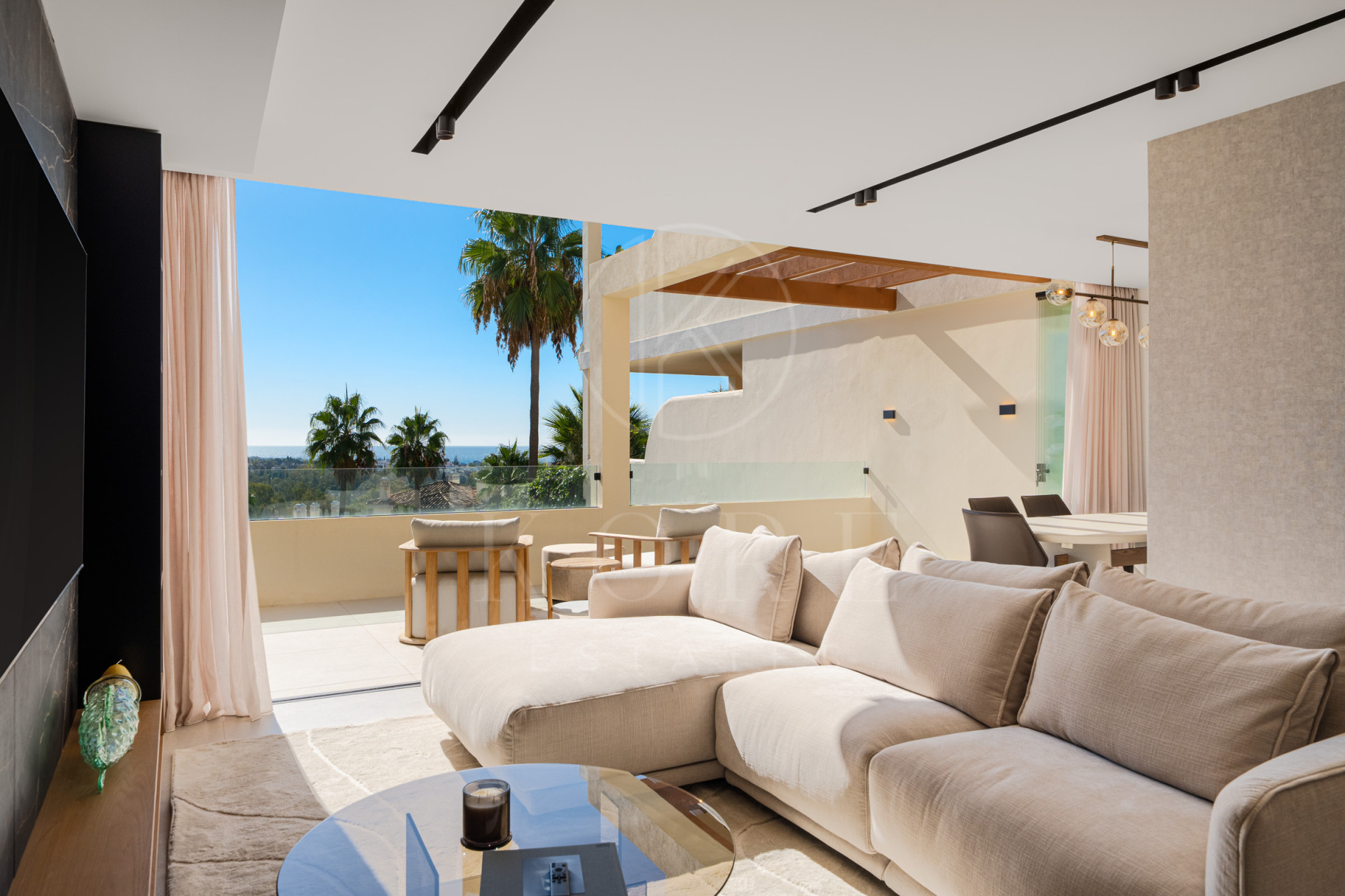 Elegant Renovated Apartment in Palacetes Los Belvederes