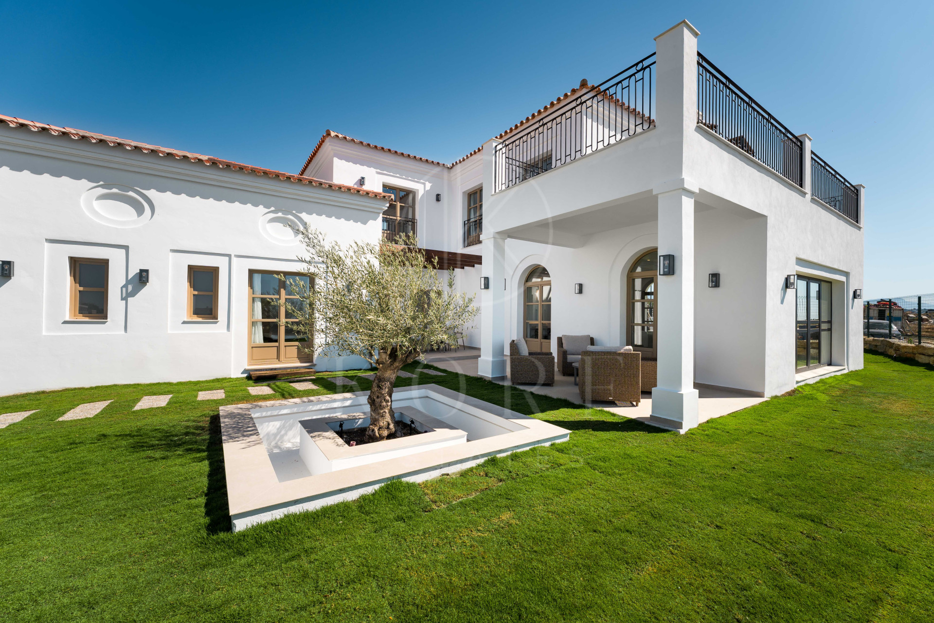 Brand-New 4-Bedroom Modern Villa with Sea Views in Estepona