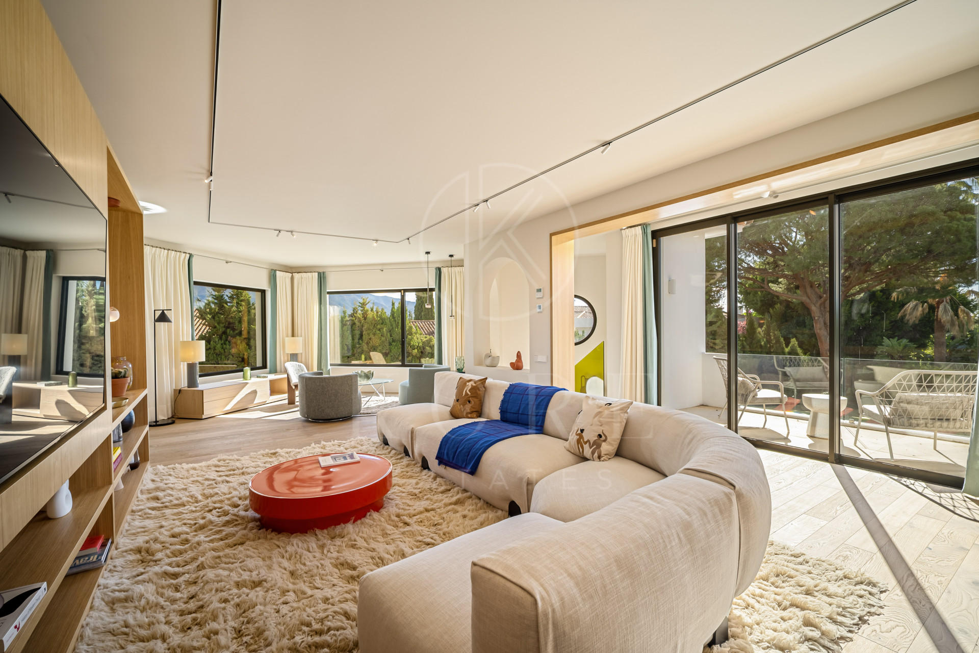 Elegant Mediterranean Villa with Bespoke Interiors in Nueva Andalucía