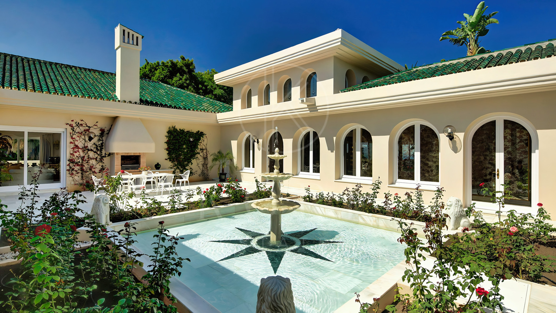 Villa for sale in Rio Real Golf, Marbella East