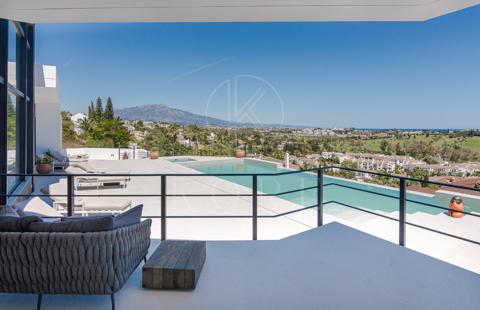 Contemporary 6-Bedroom Luxury Villa with Panoramic Sea, Golf & La Concha Views