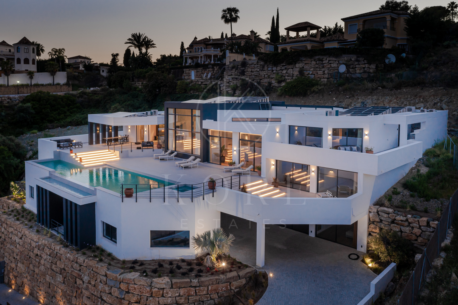 Contemporary 6-Bedroom Luxury Villa with Panoramic Sea, Golf & La Concha Views
