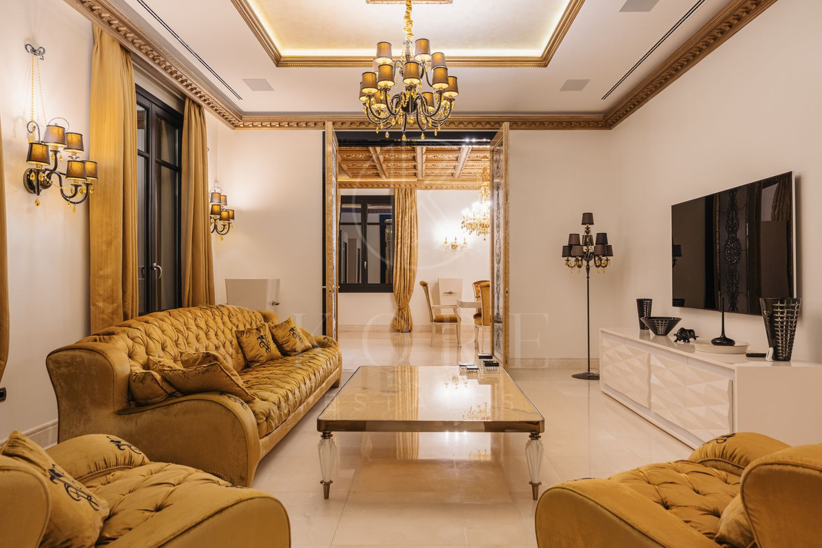 Villa for sale in Hacienda las Chapas, Marbella East