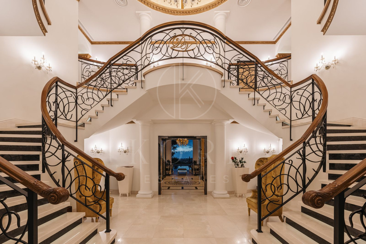 Villa for sale in Hacienda las Chapas, Marbella East