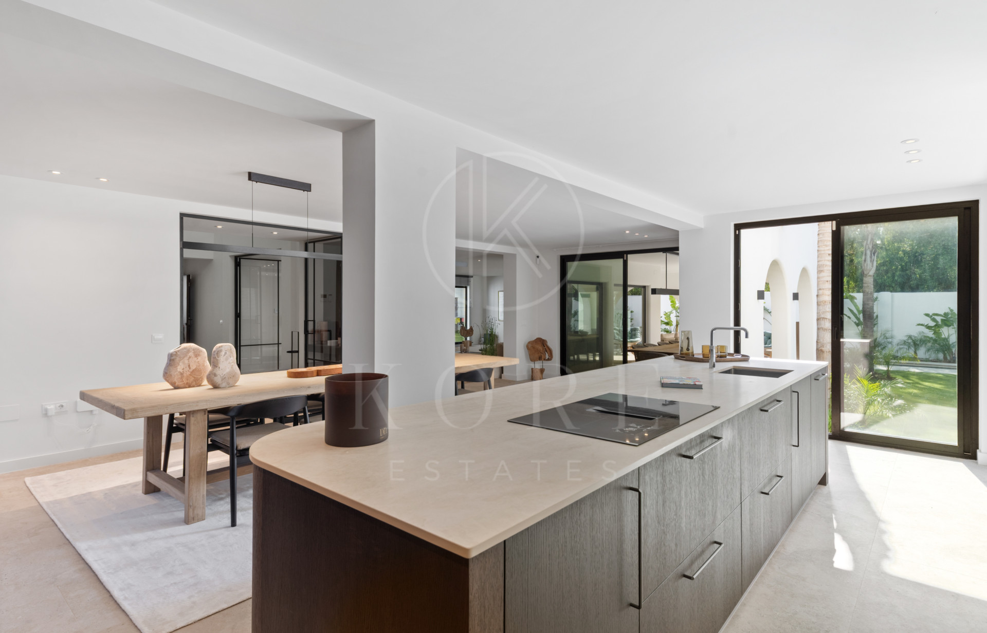 Contemporary Elegance Steps from the Sea in Guadalmina Casasola, Marbella