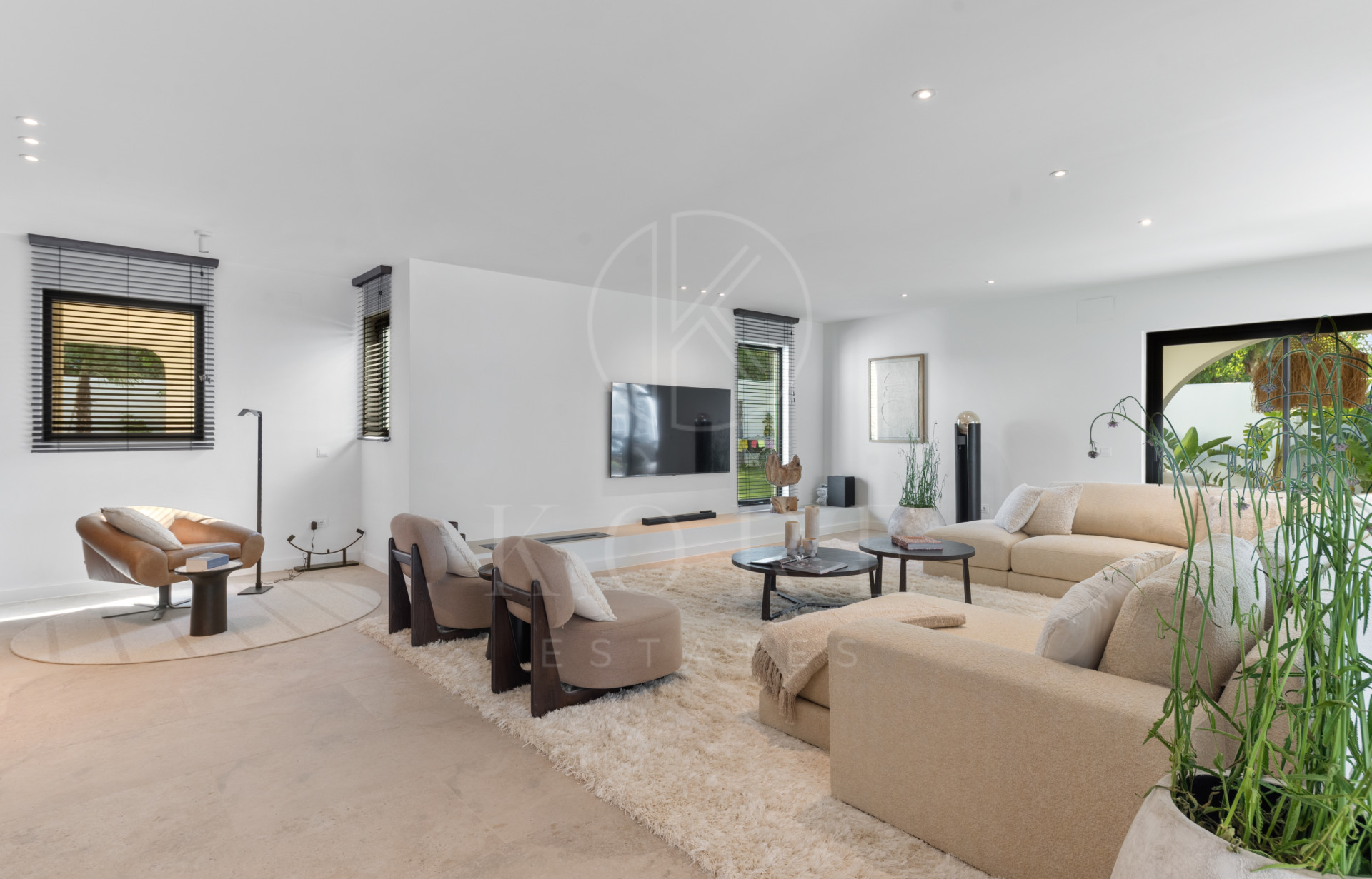 Contemporary Elegance Steps from the Sea in Guadalmina Casasola, Marbella