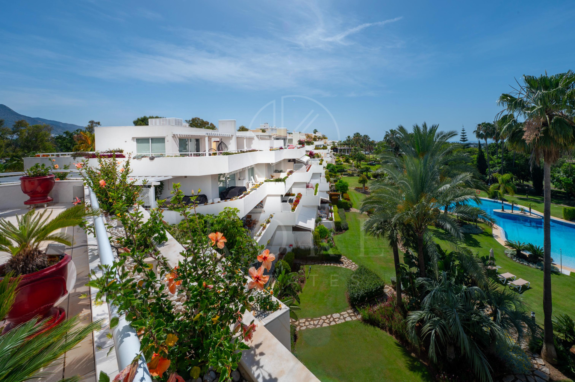 Duplex Penthouse Los Granados Golf, Nueva Andalucía