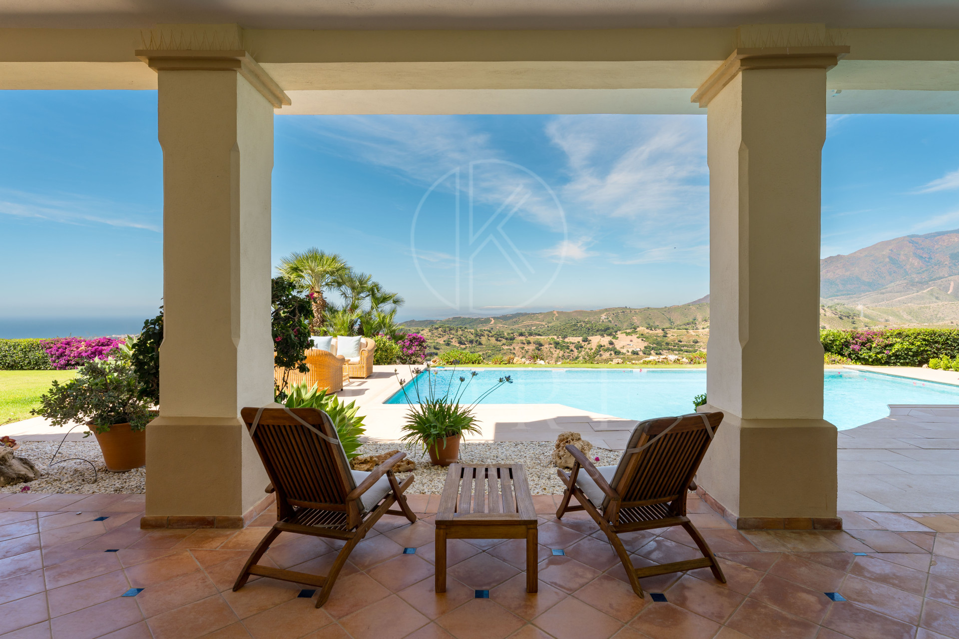 Elegant Luxury Estate with Panoramic Sea Views in Estepona
