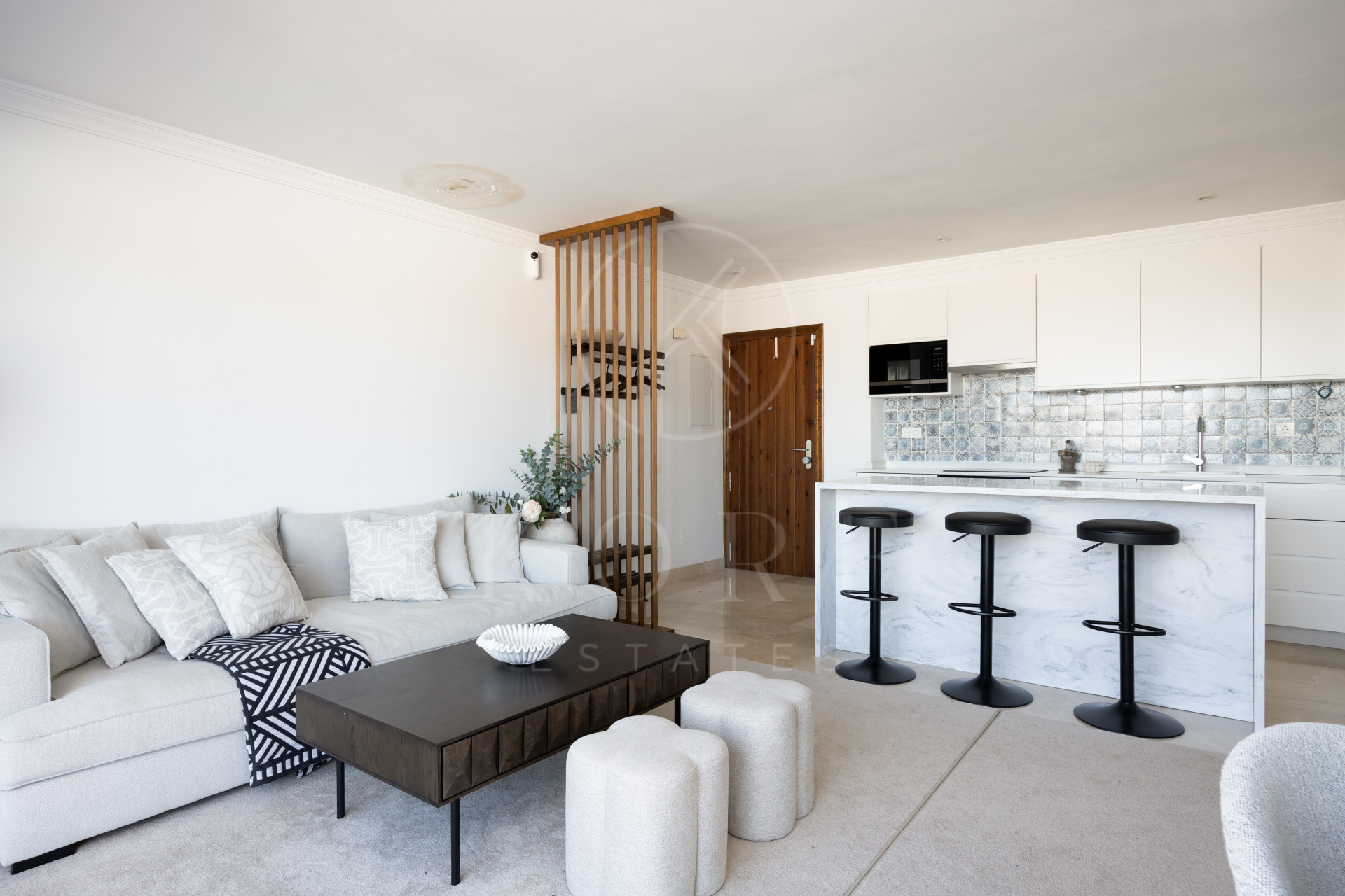 Luxury 3-Bedroom Penthouse with Panoramic Sea Views in El Paraiso
