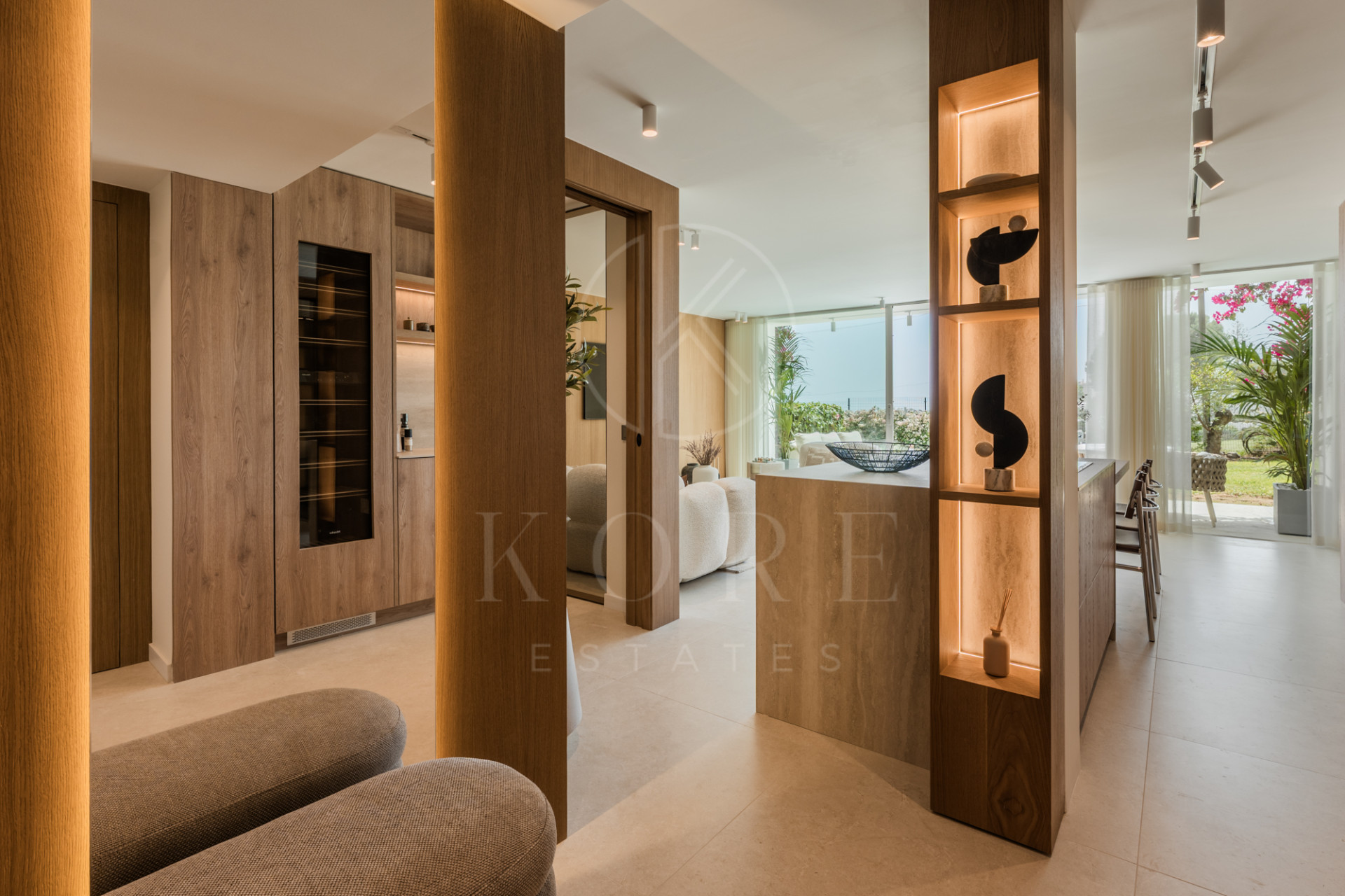 Beautifully designed 4-bedroom apartmentin one of Aloha’s most sought-after residential areas
