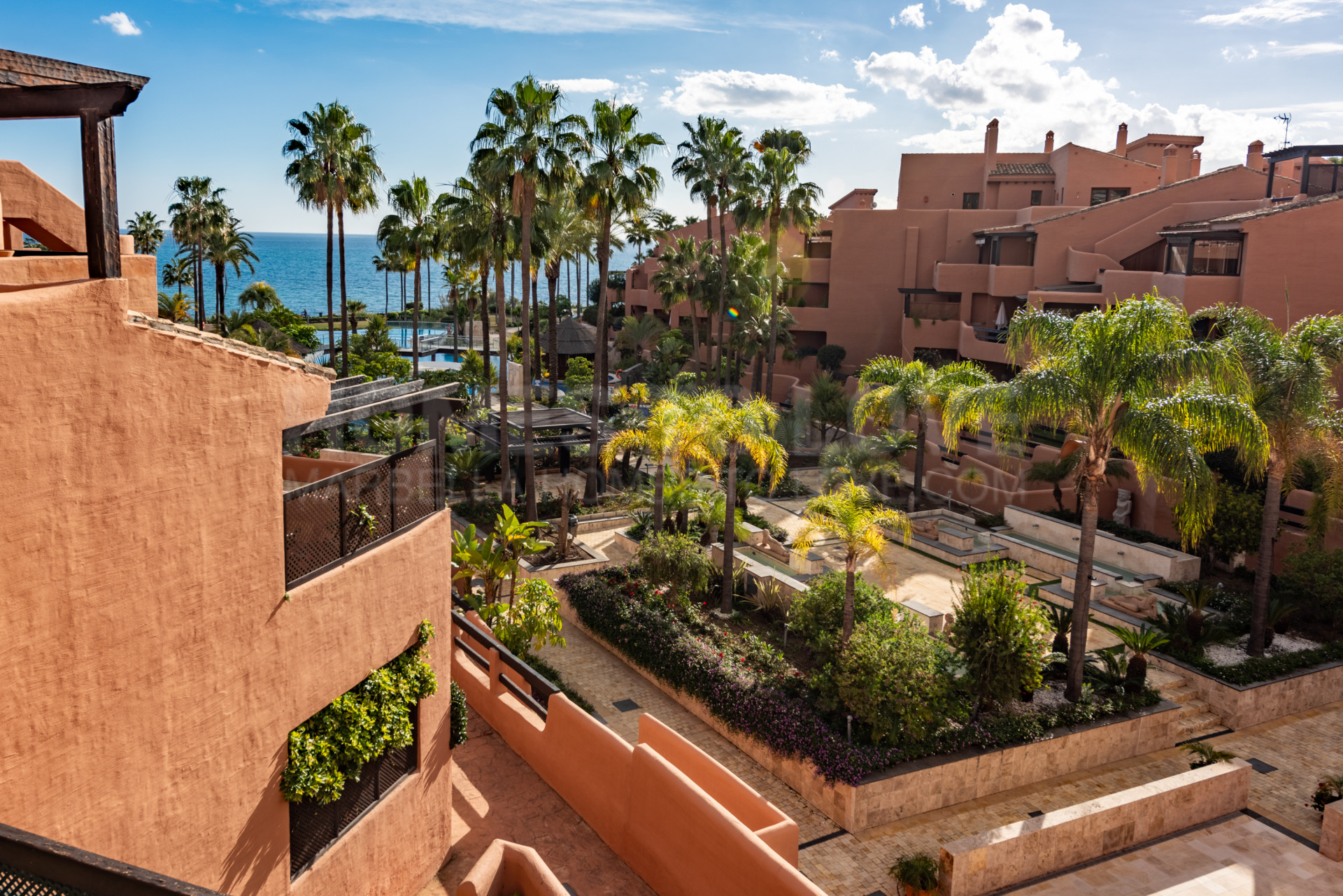 APARTAMENTO DE 3 DORMITORIOS EN PRIMERA LÍNEA DE PLAYA CON VISTAS AL MAR Y LICENCIA TURÍSTICA EN VIGOR!