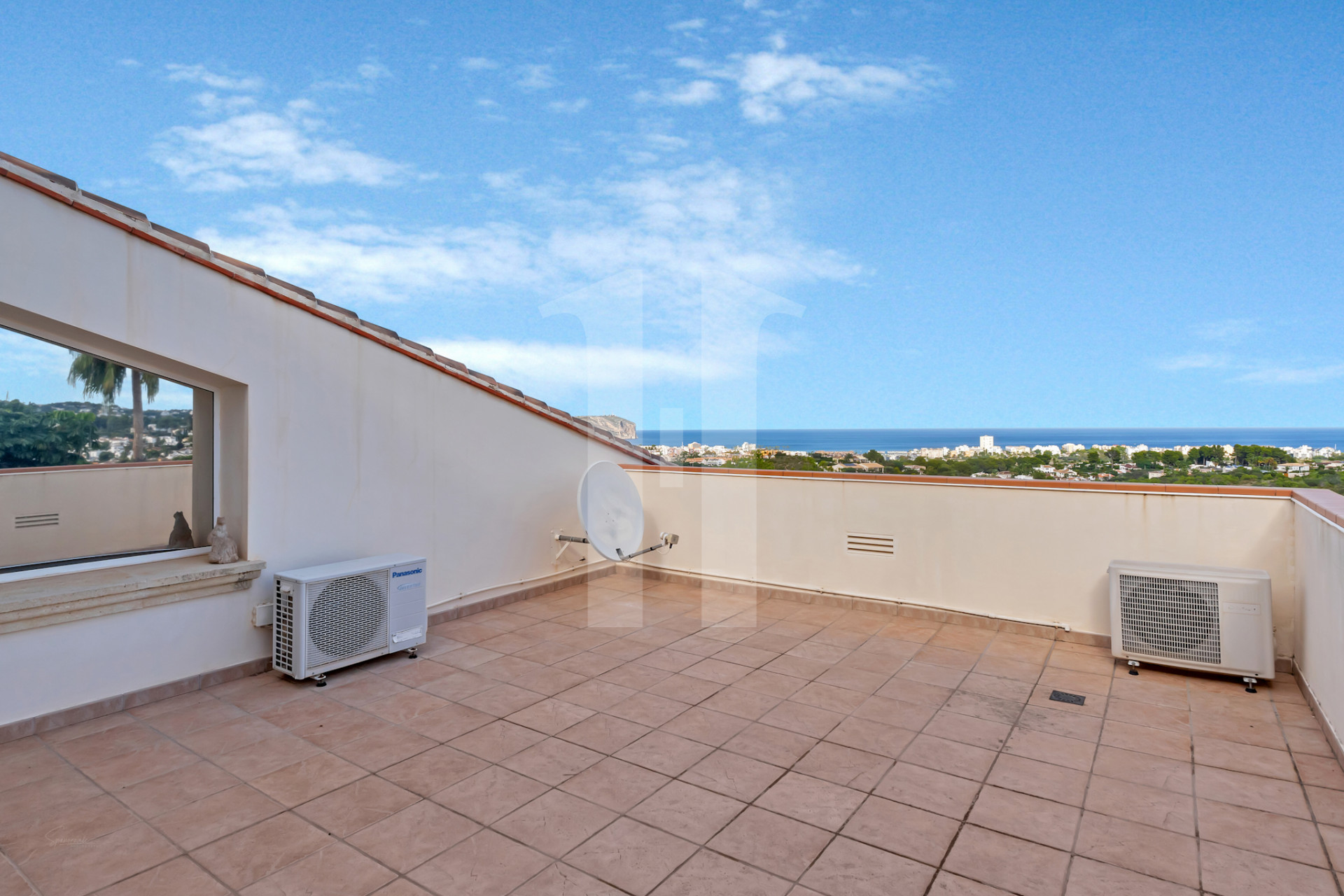 Villa de luxe avec vue imprenable sur la mer à Jávea près de la plage
