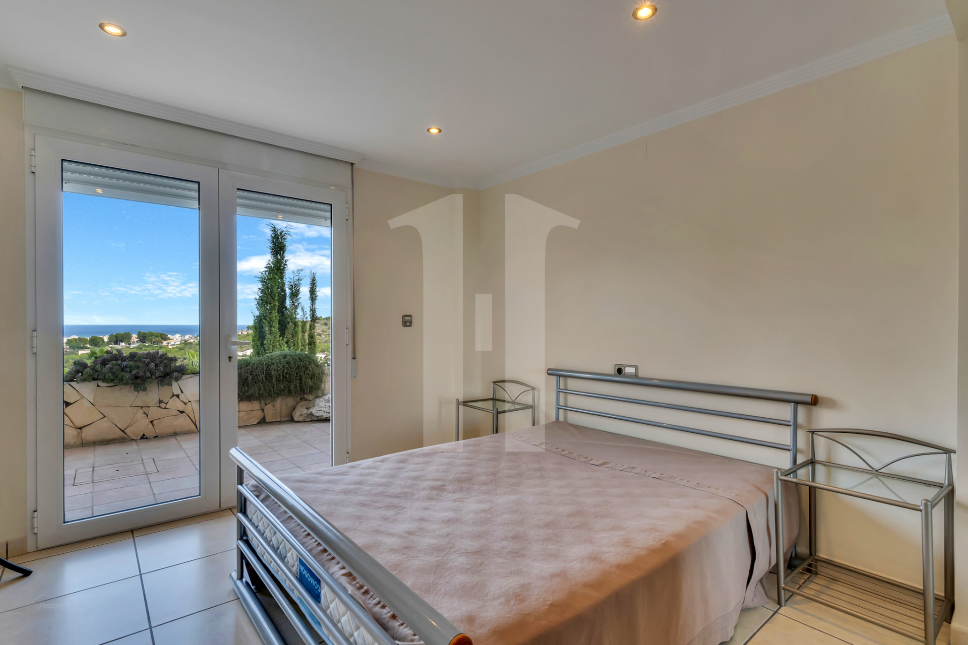 Villa de luxe avec vue imprenable sur la mer à Jávea près de la plage