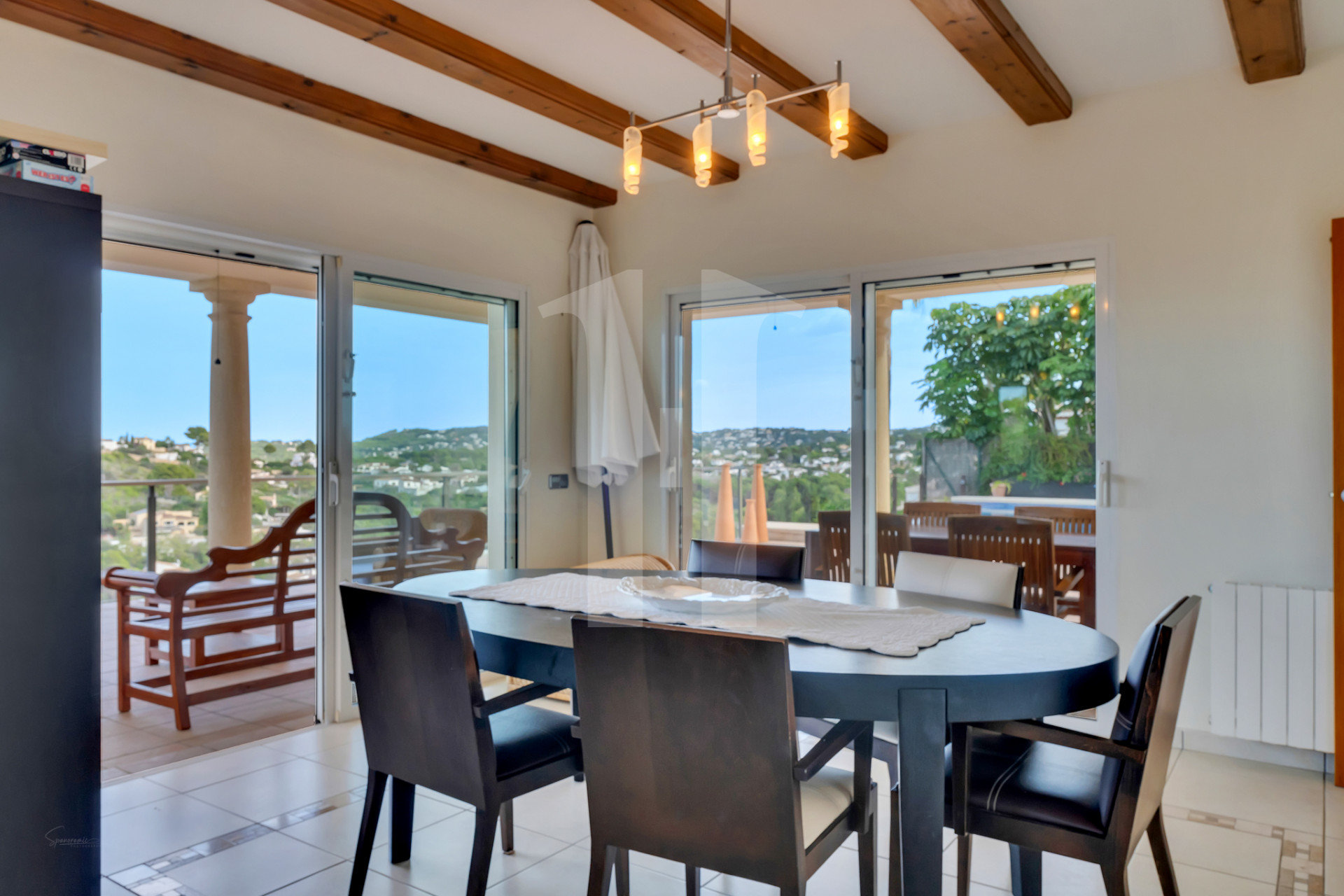 Villa de luxe avec vue imprenable sur la mer à Jávea près de la plage