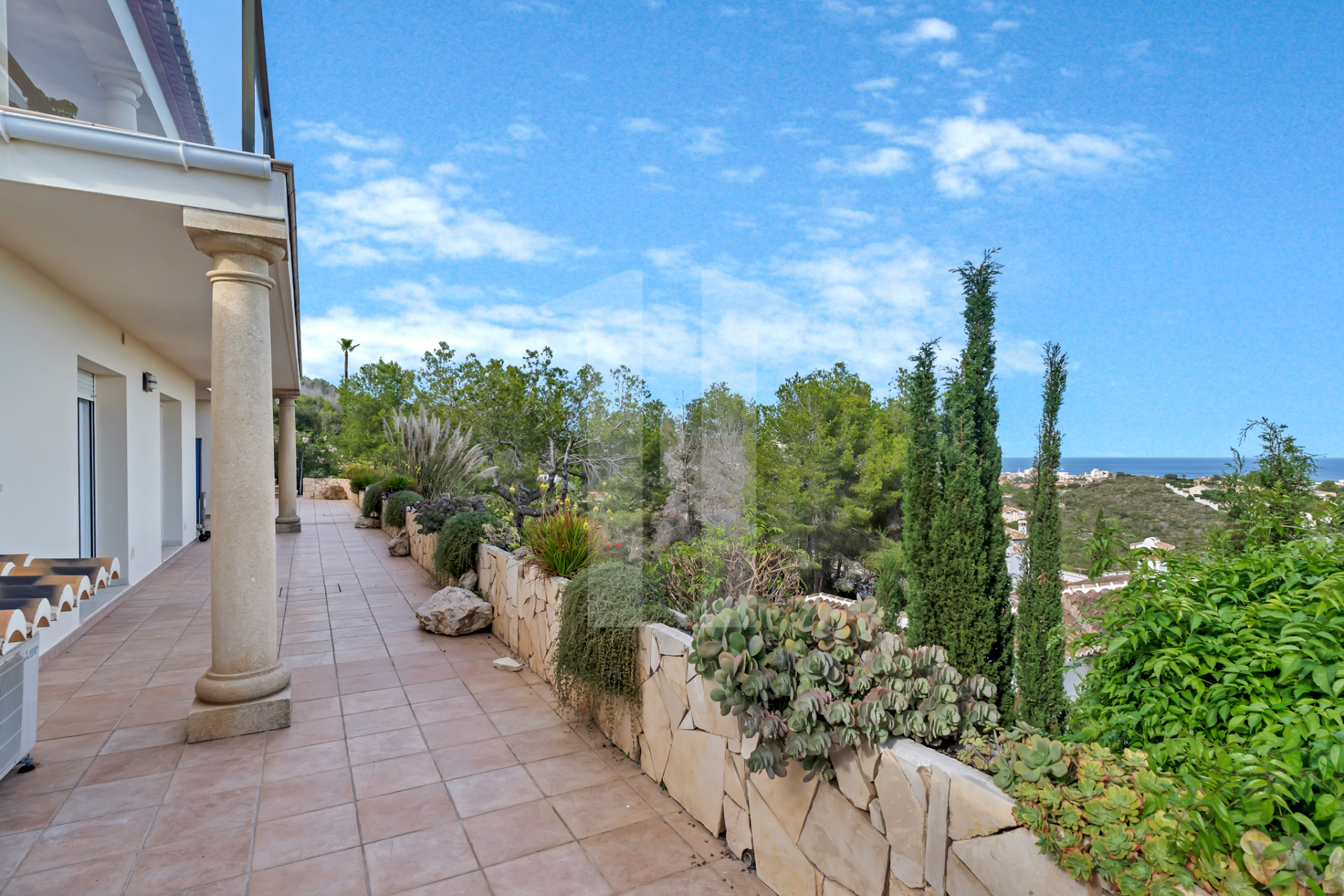 Villa de luxe avec vue imprenable sur la mer à Jávea près de la plage