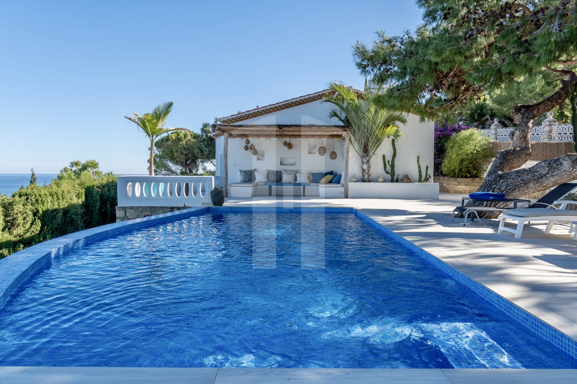 precios de las viviendas en Jávea Exclusiva villa con vistas panorámicas al mar en Las Rotas – Dénia