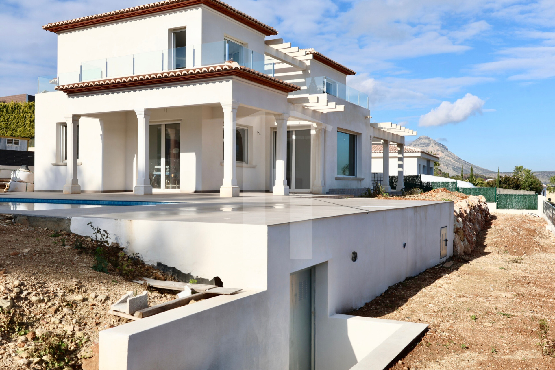 huurwoningen in Jávea Villa te koop in Javea met uitzicht op zee