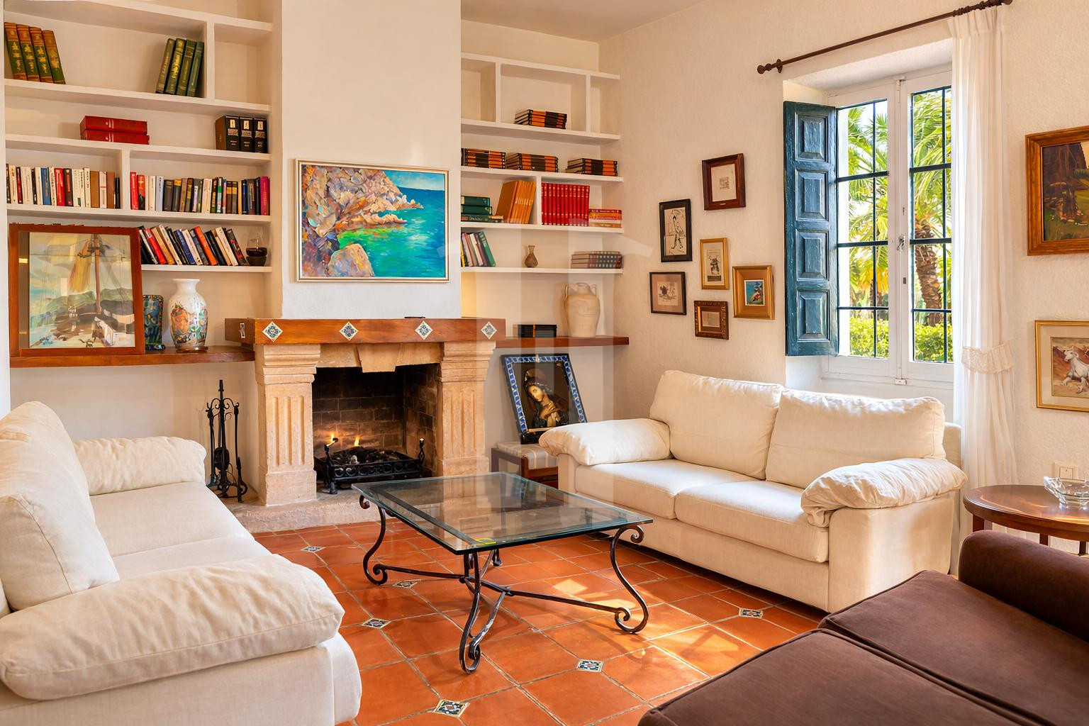 Encantadora villa con amplios espacios y gran potencial