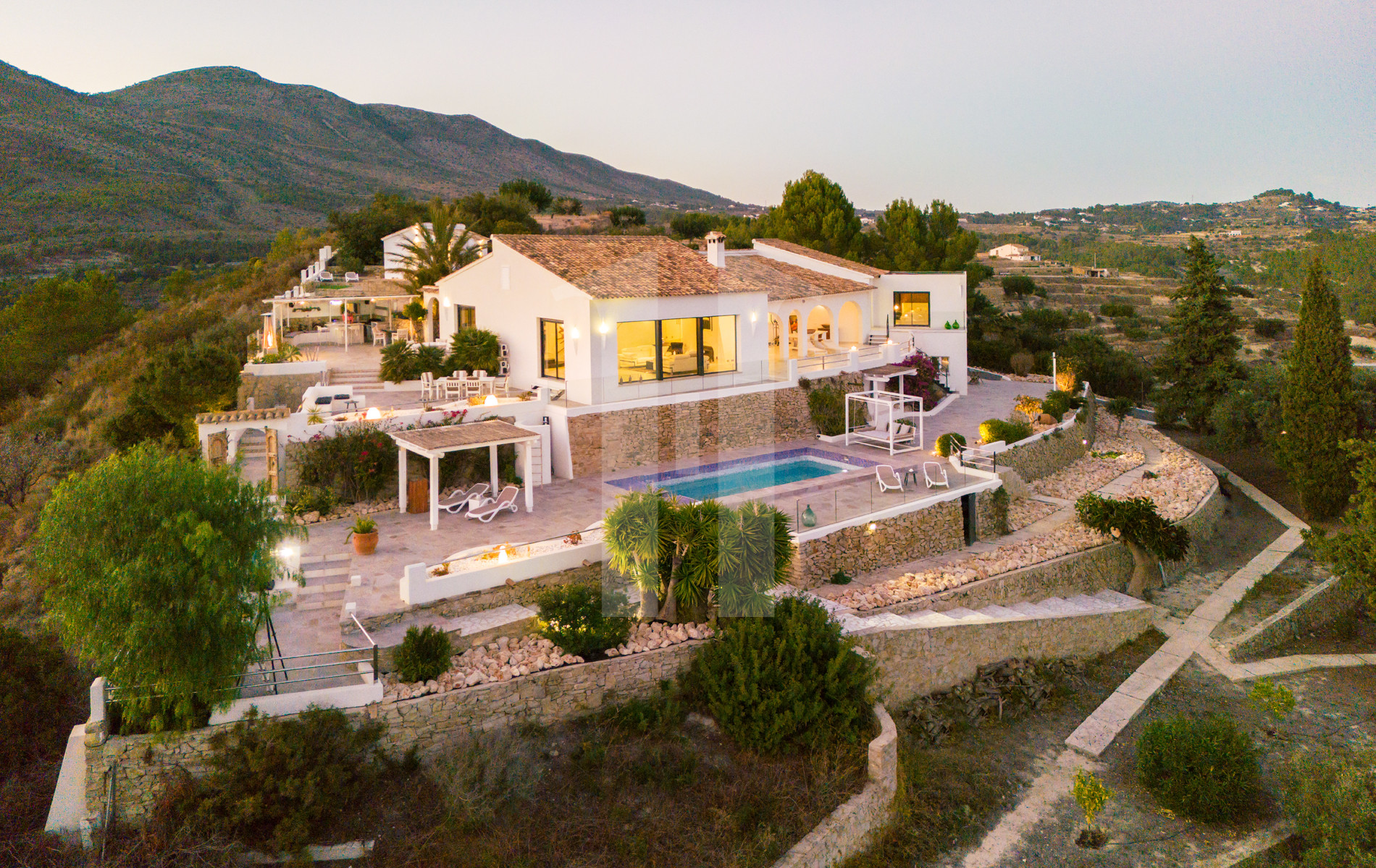 Villa Helena – Mediterrane Elegantie met Zeezicht