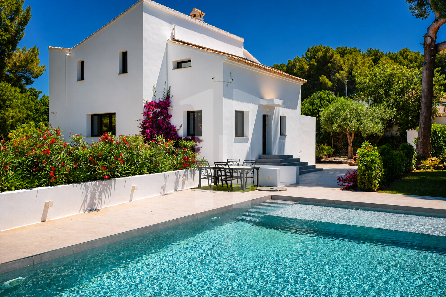 style de vie méditerranéen Villa indépendante exclusive rénovée avec piscine privée à quelques pas de la plage de l’Arenal
