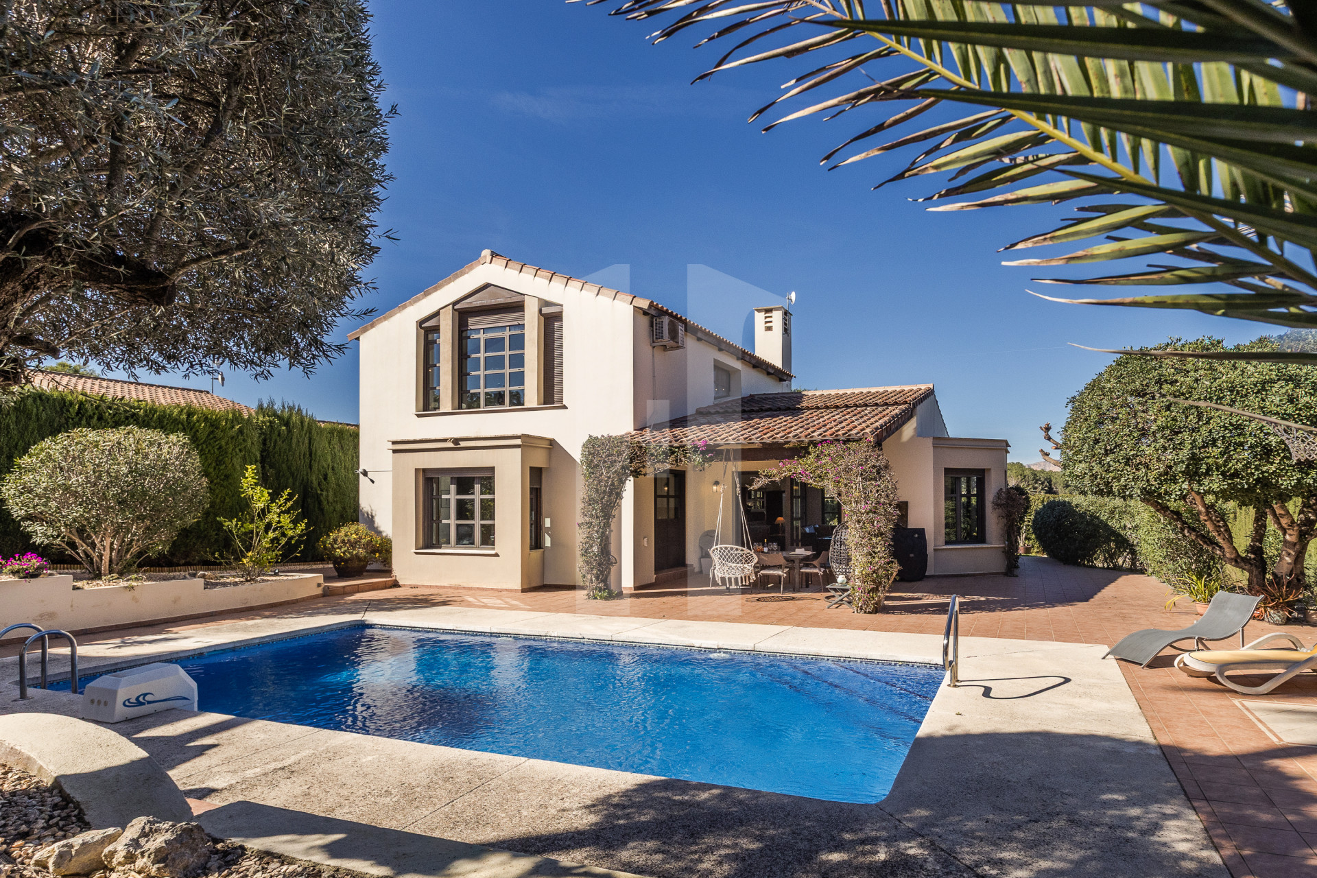 vender propiedad Jávea Villa de lujo en Villes del Vent, Jávea, con piscina privada y jardín mediterráneo