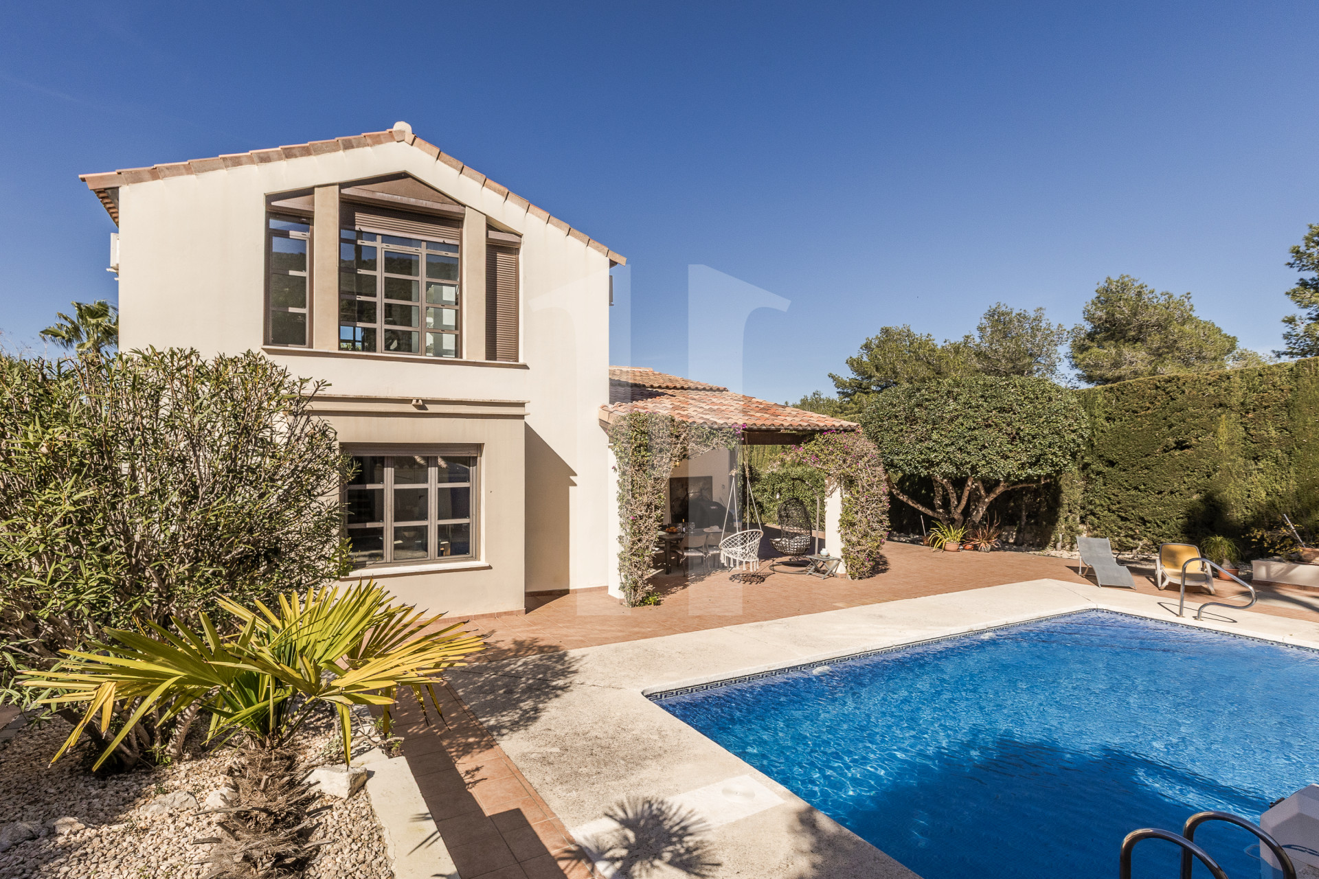 vender propiedad Jávea Villa de lujo en Villes del Vent, Jávea, con piscina privada y jardín mediterráneo