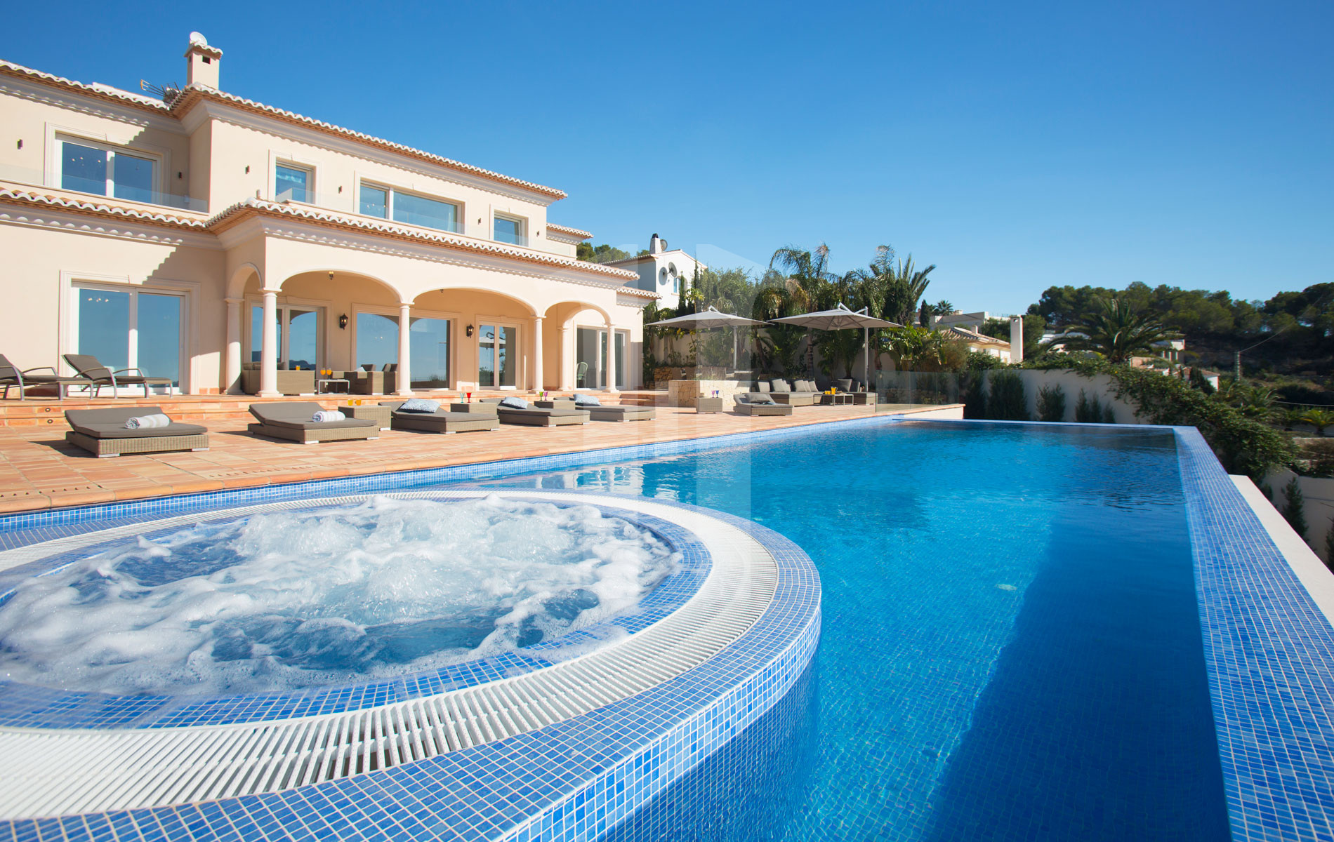 Villa con increíbles vistas al mar en venta en Benissa.