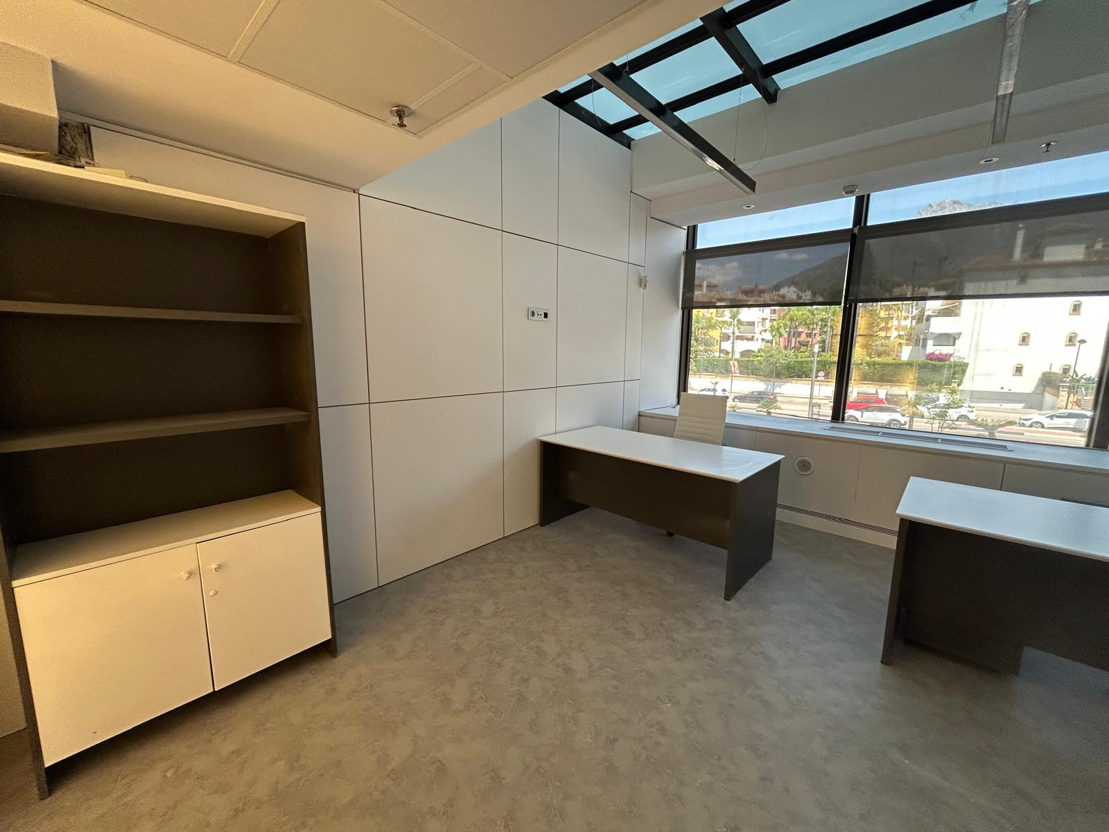 Office with open views in the heart of the Golden Mile