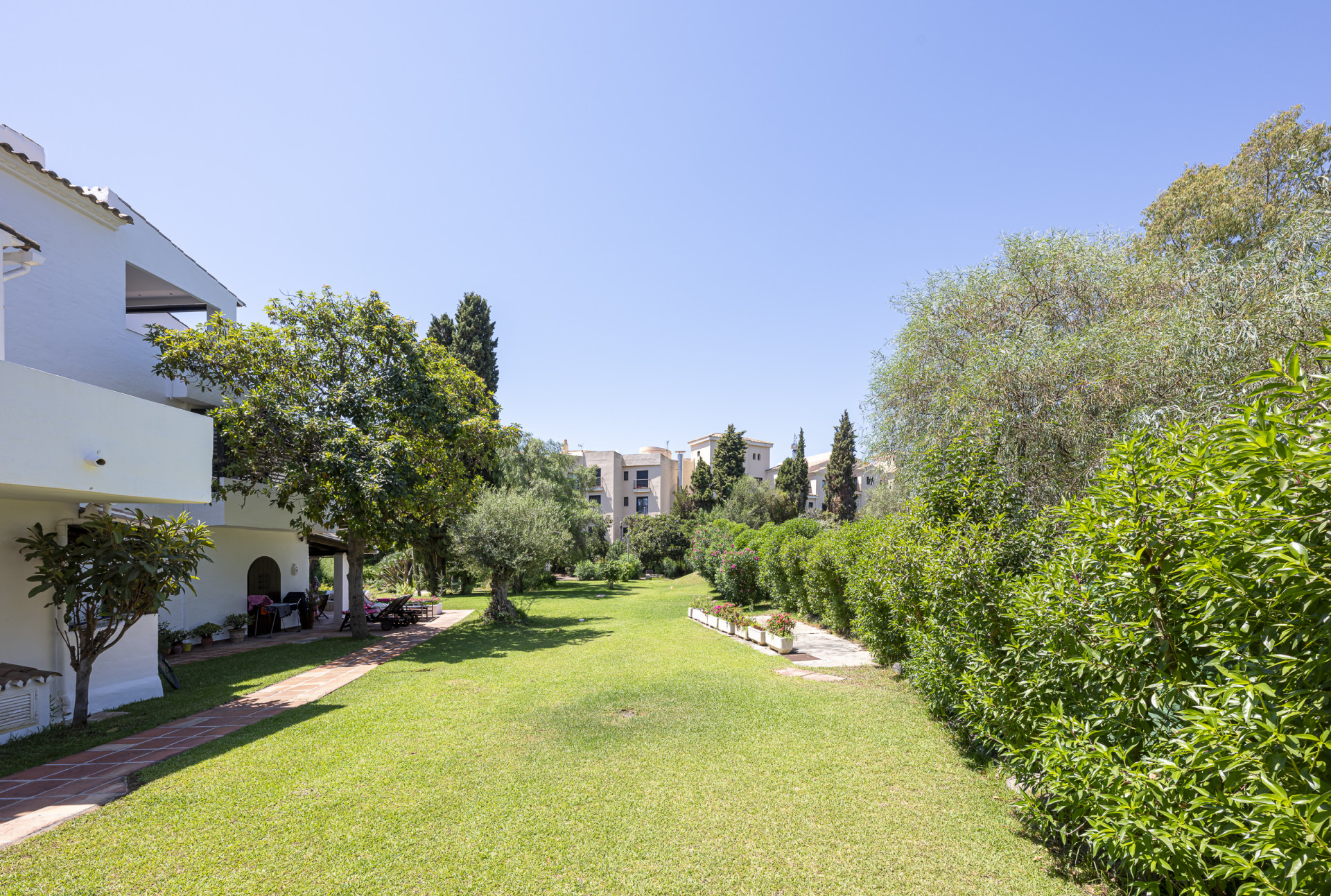 Stunning Beachside Apartment with Exceptional Privacy Steps from the Beach