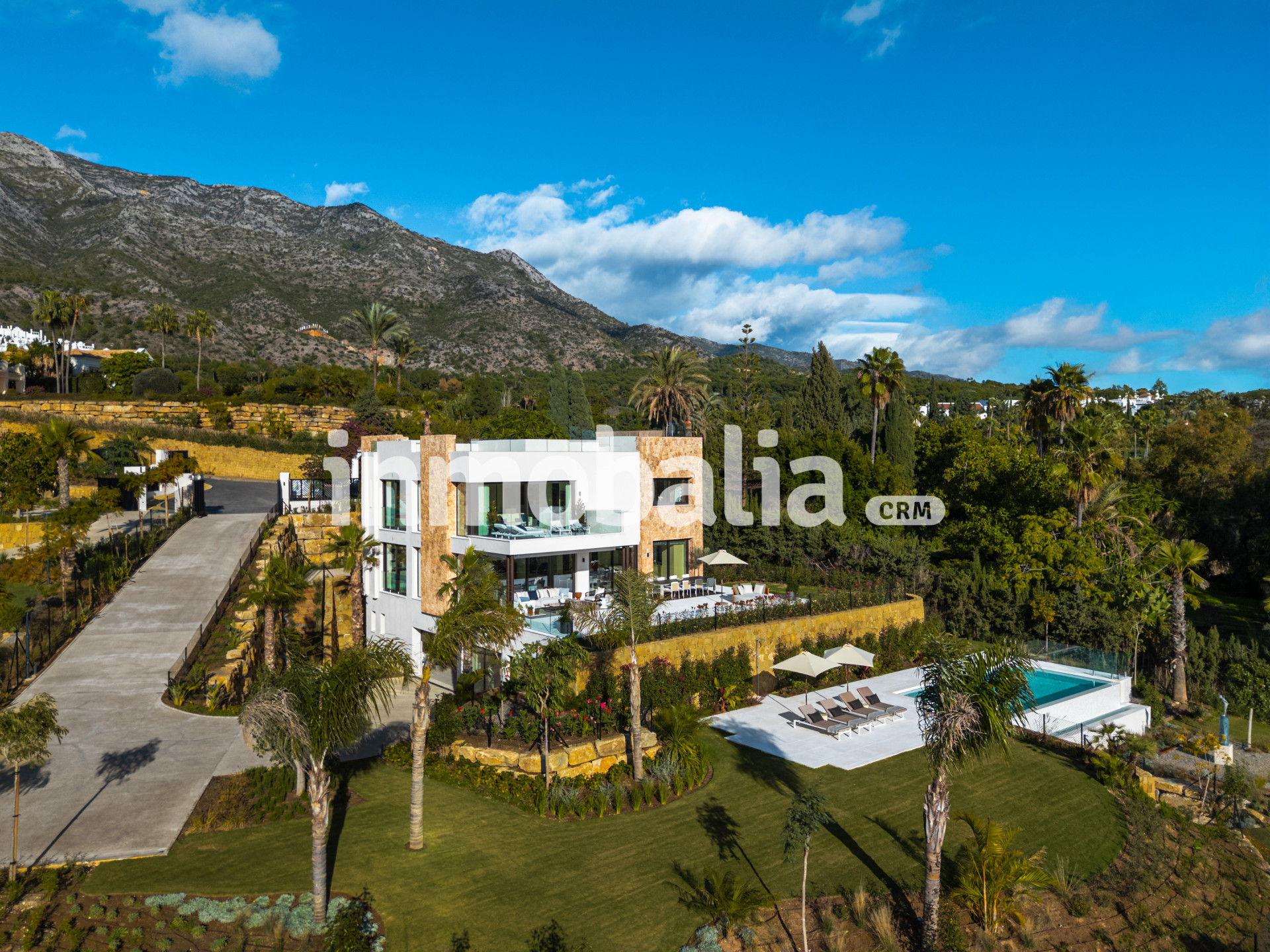 Villa Harmony, Exclusive Villa with Andalusian Charm in Marbella Hill Club