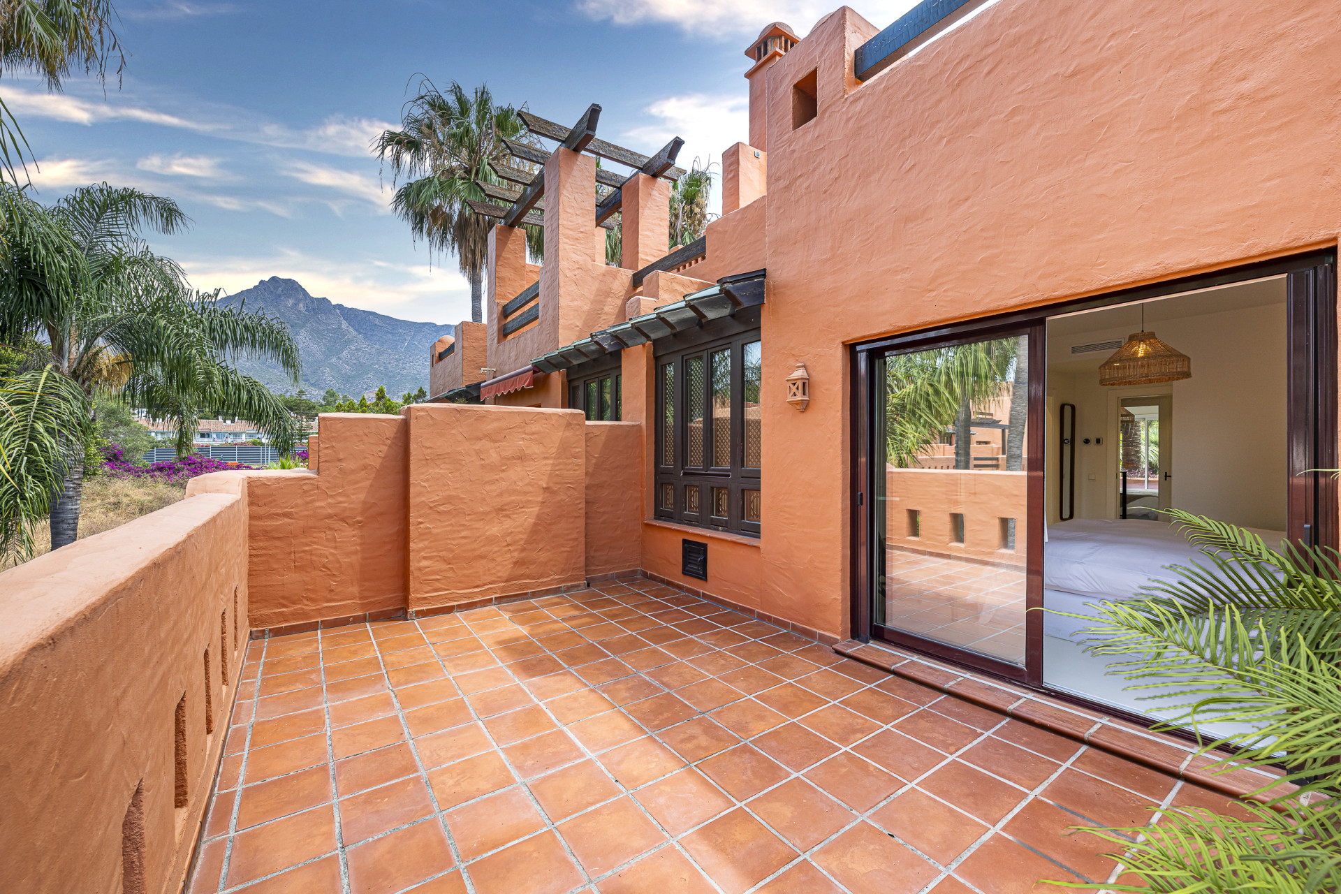 Elegant Fully Renovated Townhouse in Altos de Puente Romano, Marbella’s Prestigious Golden Mile
