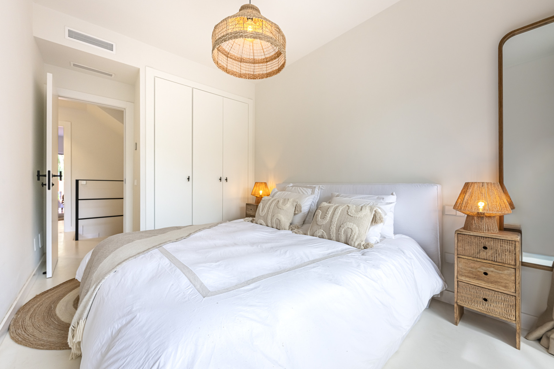Elegant Fully Renovated Townhouse in Altos de Puente Romano, Marbella’s Prestigious Golden Mile