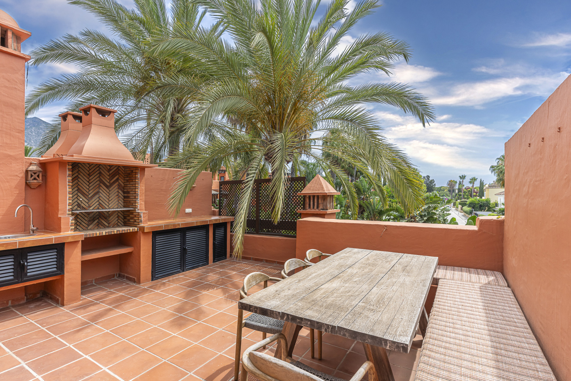 Elegant Fully Renovated Townhouse in Altos de Puente Romano, Marbella’s Prestigious Golden Mile