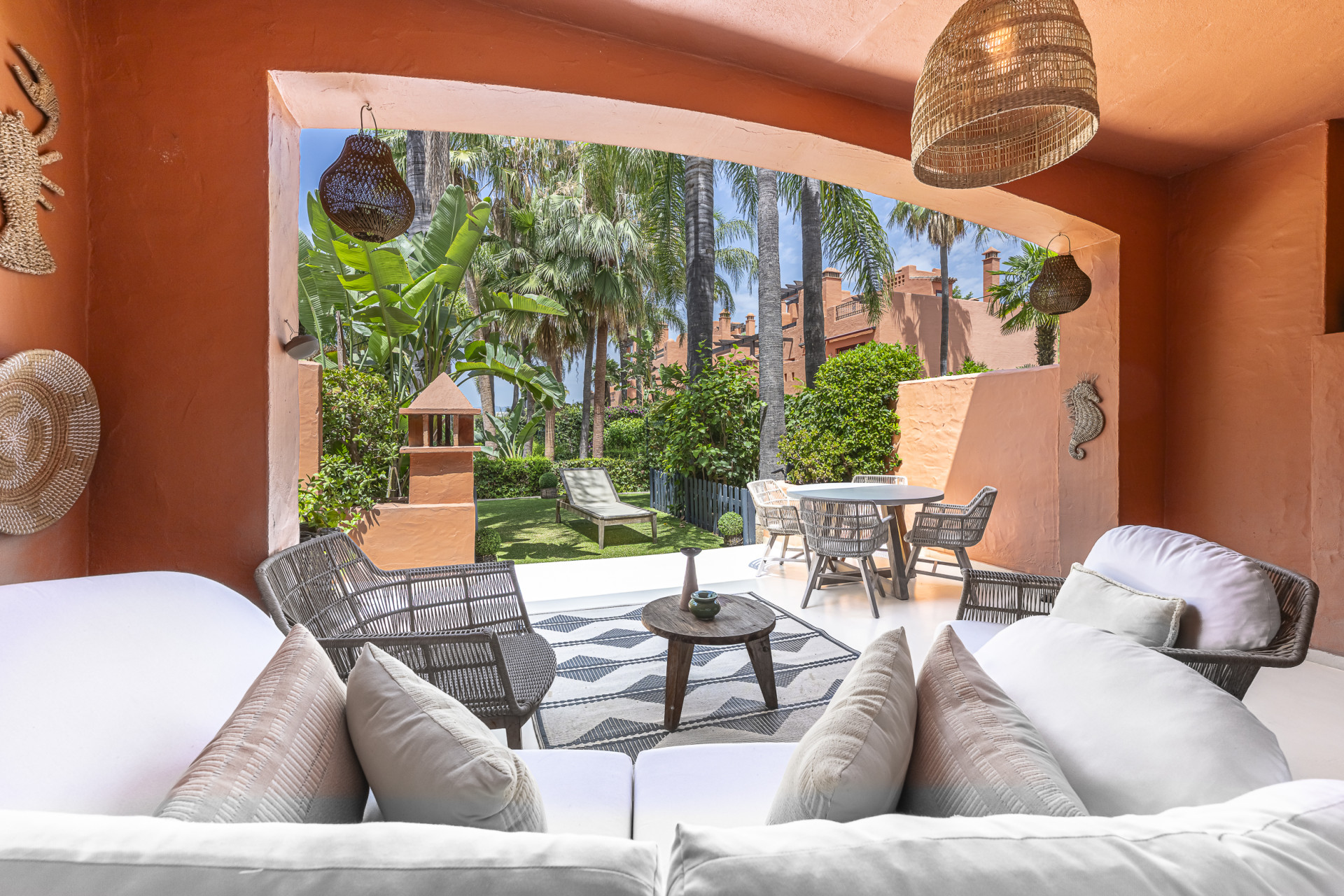 Elegant Fully Renovated Townhouse in Altos de Puente Romano, Marbella’s Prestigious Golden Mile